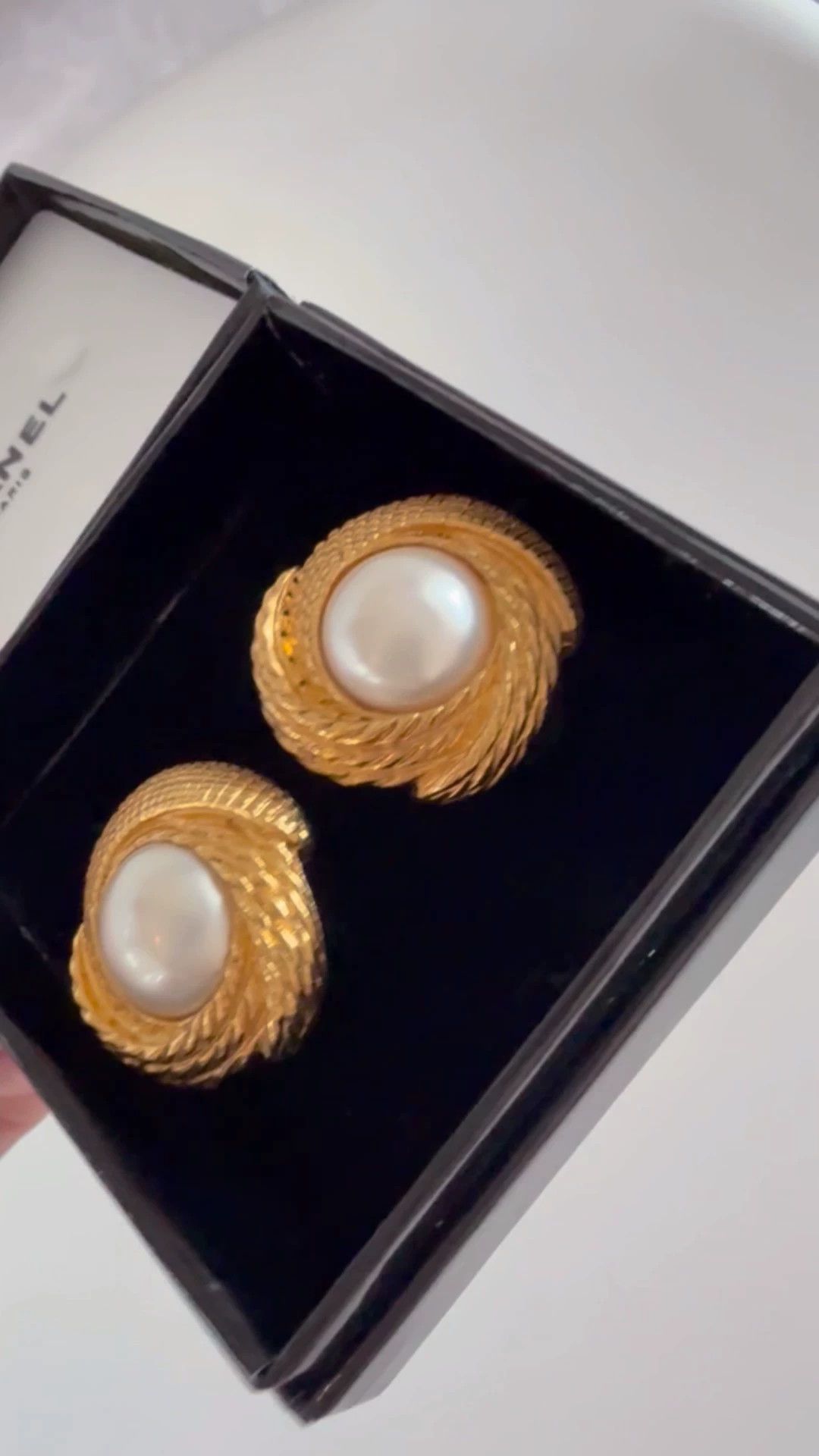 Chanel Chanel Vintage Pearl Wheat Earclips Size ONE SIZE - 1 Thumbnail