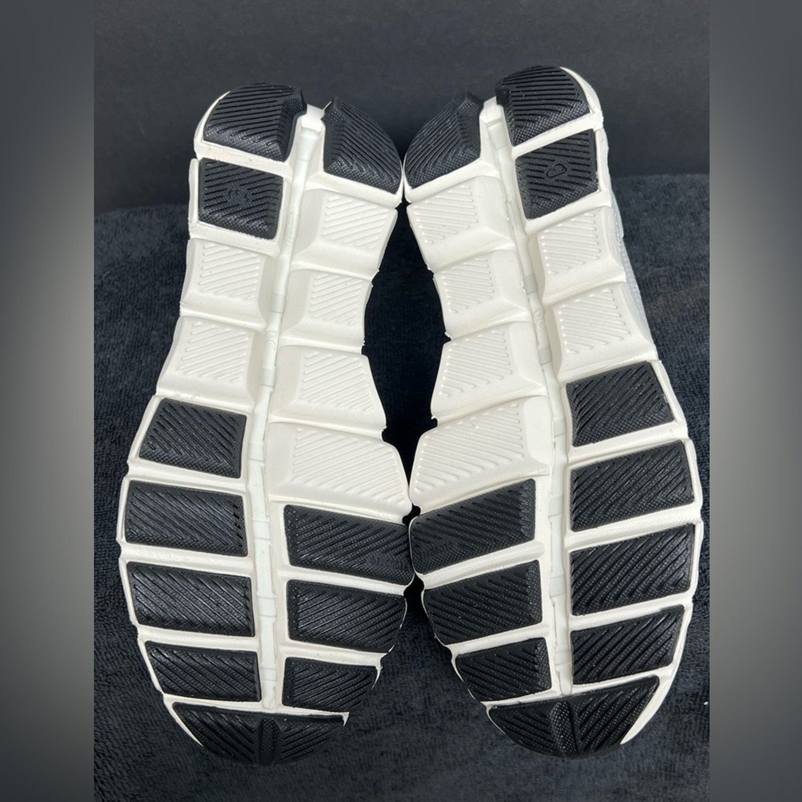 On On Cloud X Running Comfort Shoes White Black Women’s 8 NWOB Size US 8 / IT 38 - 6 Thumbnail
