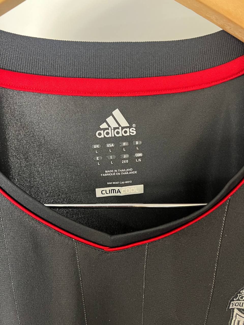 Adidas VINTAGE ADIDAS FC LIVERPOOL ENGLAND SOCCER JERSEY RETRO Y2K Size US L / EU 52-54 / 3 - 6 Thumbnail