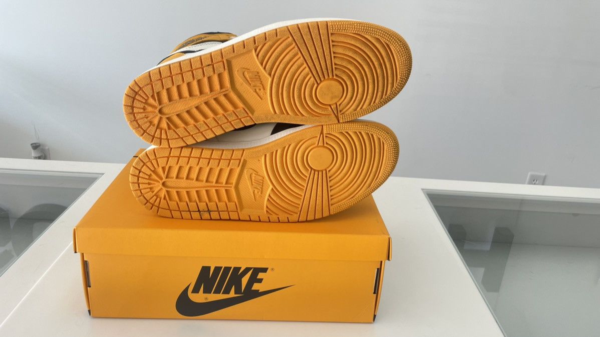 Jordan Brand Jordan 1 Retro High “TAXI” Size US 9 / EU 42 - 8 Thumbnail