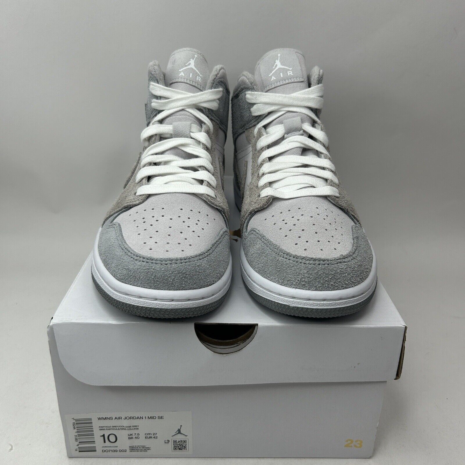Jordan Brand Nike Air Jordan 1 Mid SE WMNS “Particle Grey/Fleece” 2023 Size US 10 / IT 40 - 2 Thumbnail