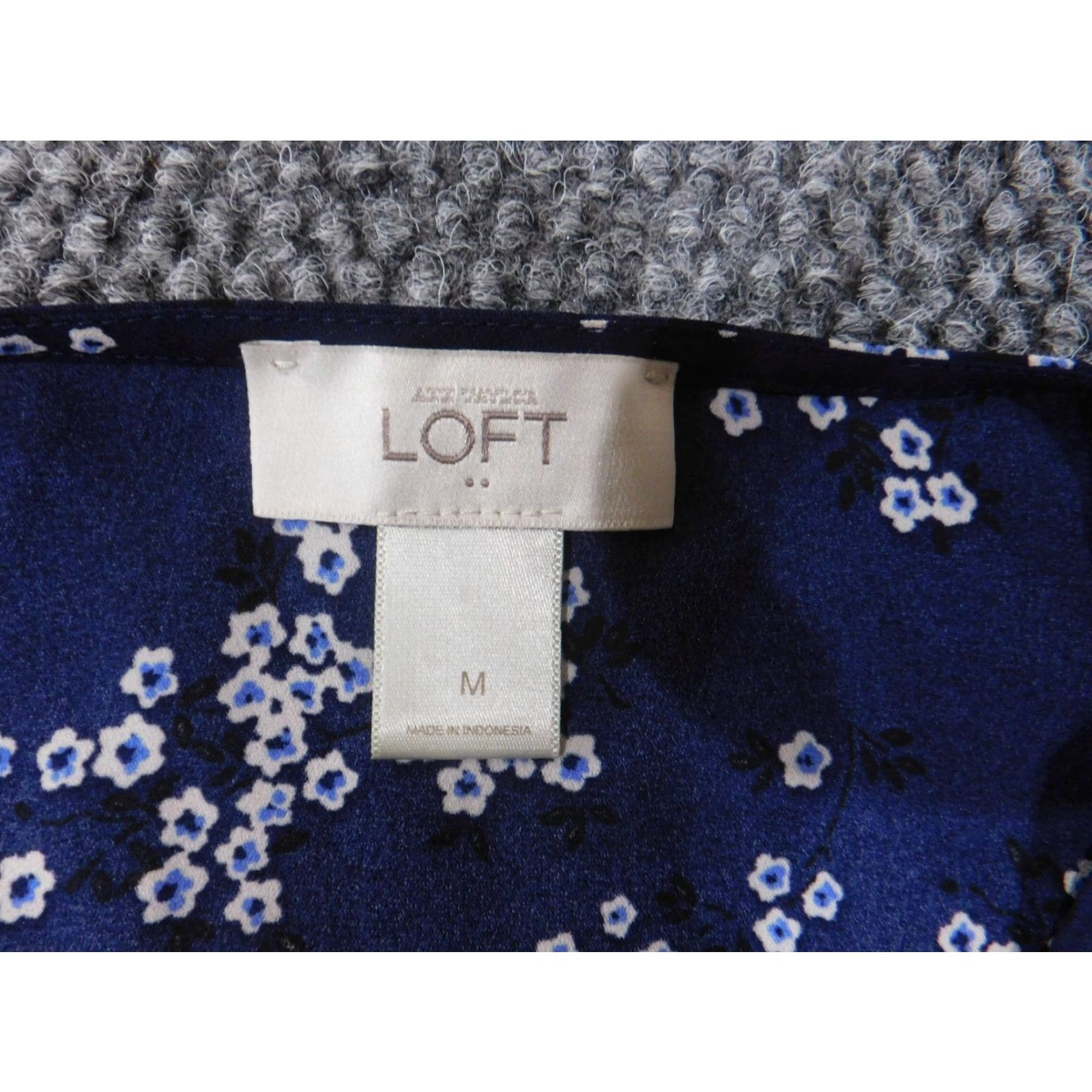 Ann Taylor LOFT Ann Taylor Loft Blouse Sleeveless V-Neck Floral Blue Polyester M Women Shirt Casual Size M / US 6-8 / IT 42-44 - 5 Thumbnail