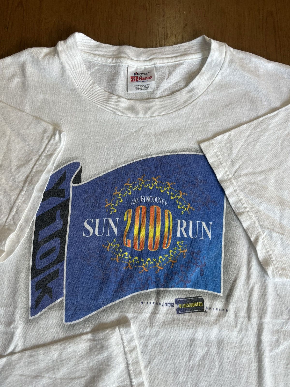 Vintage Vintage The VANCOUVER SUN 2000 RUN Blockbuster 00’s Tshirt Size US L / EU 52-54 / 3 - 6 Thumbnail