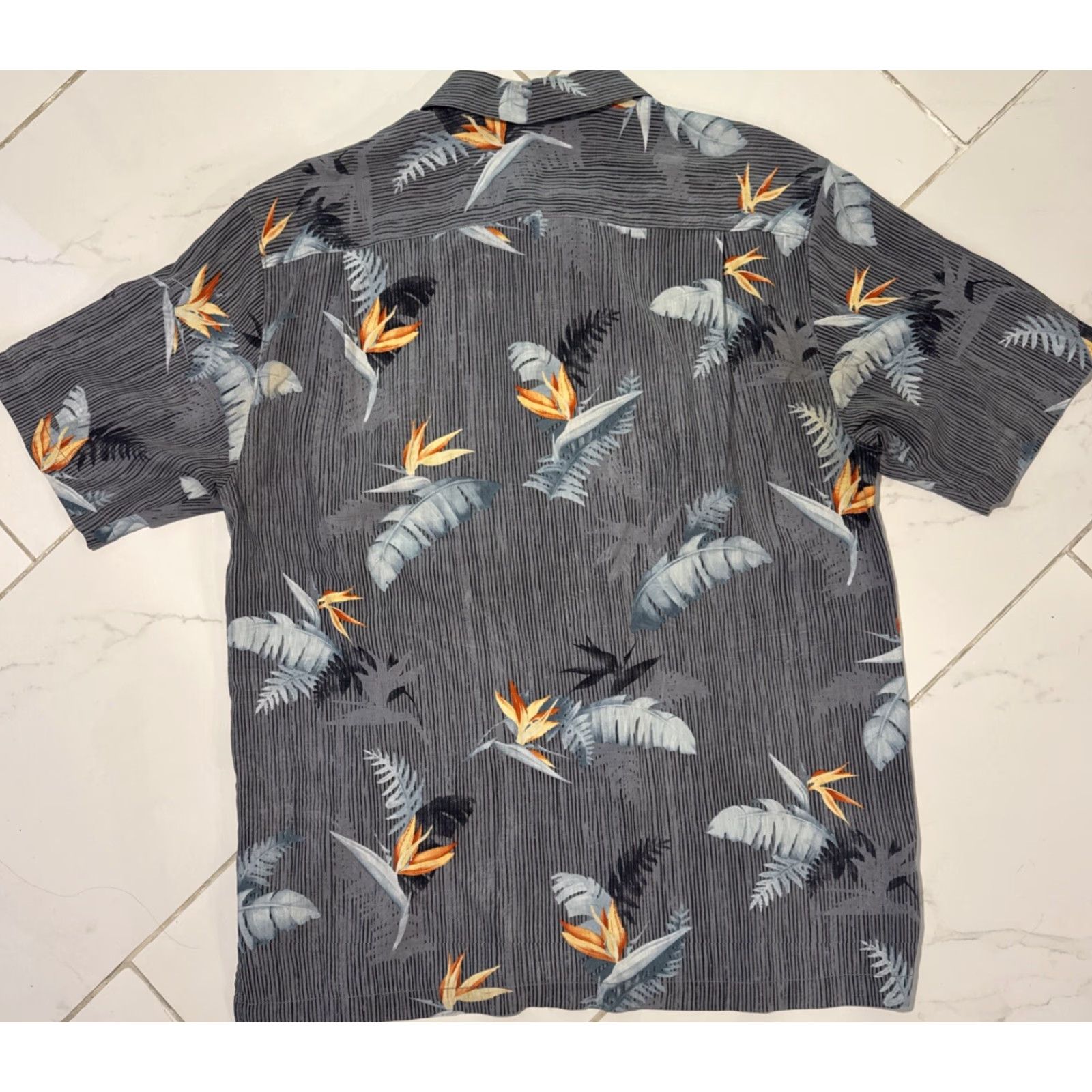 Tommy Bahama VINTAGE Tommy Bahama Shirt M Floral Silk Button-Up Hawaiian Short Sleeve Gray 100% Silk Medium Mens Size US M / EU 48-50 / 2 - 6 Thumbnail
