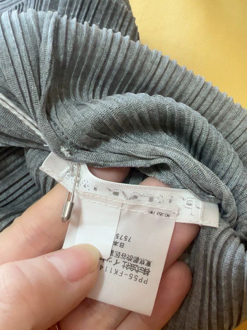 Issey Miyake issey miyake Grey high-necked ribbed top 2506-Nextarrow Size US L / EU 52-54 / 3 - 7 Thumbnail