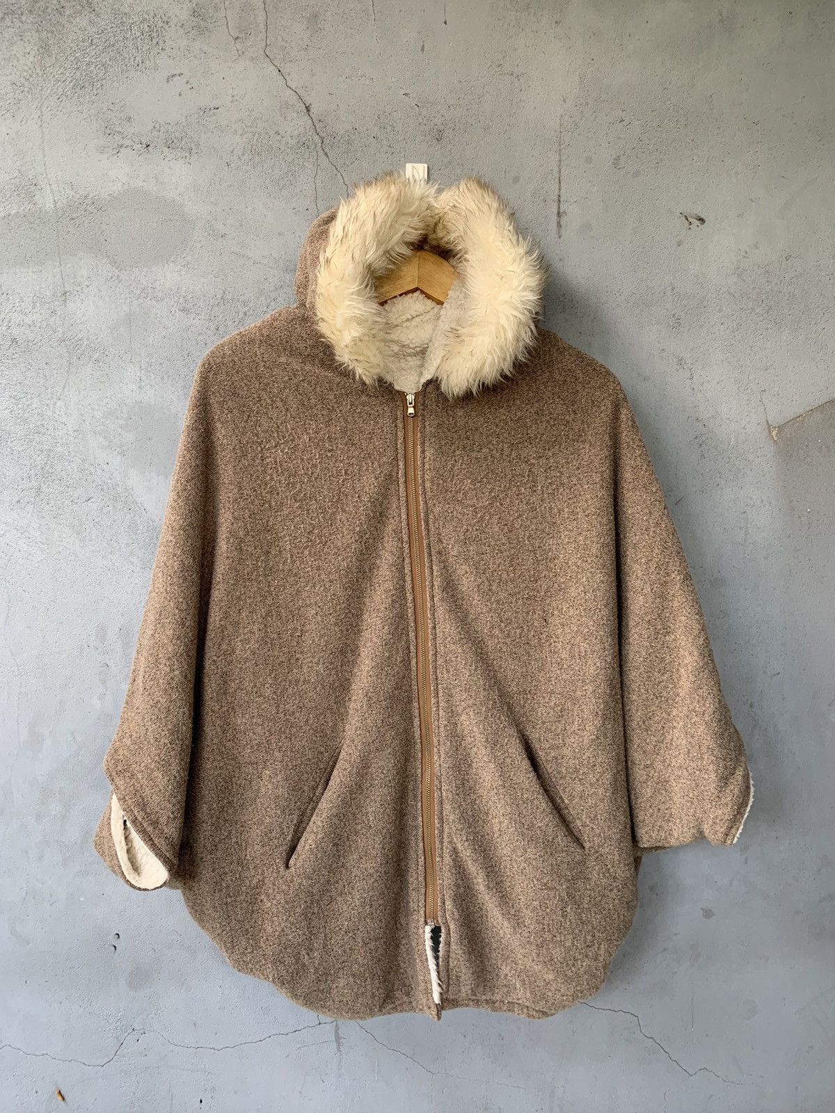 If Six Was Nine × Japanese Brand × Le Grande Bleu (L.G.B.) Japanese brand Fur Hoodie ifsixwasnine Lgb Style Size US S / EU 44-46 / 1 - 1 Thumbnail