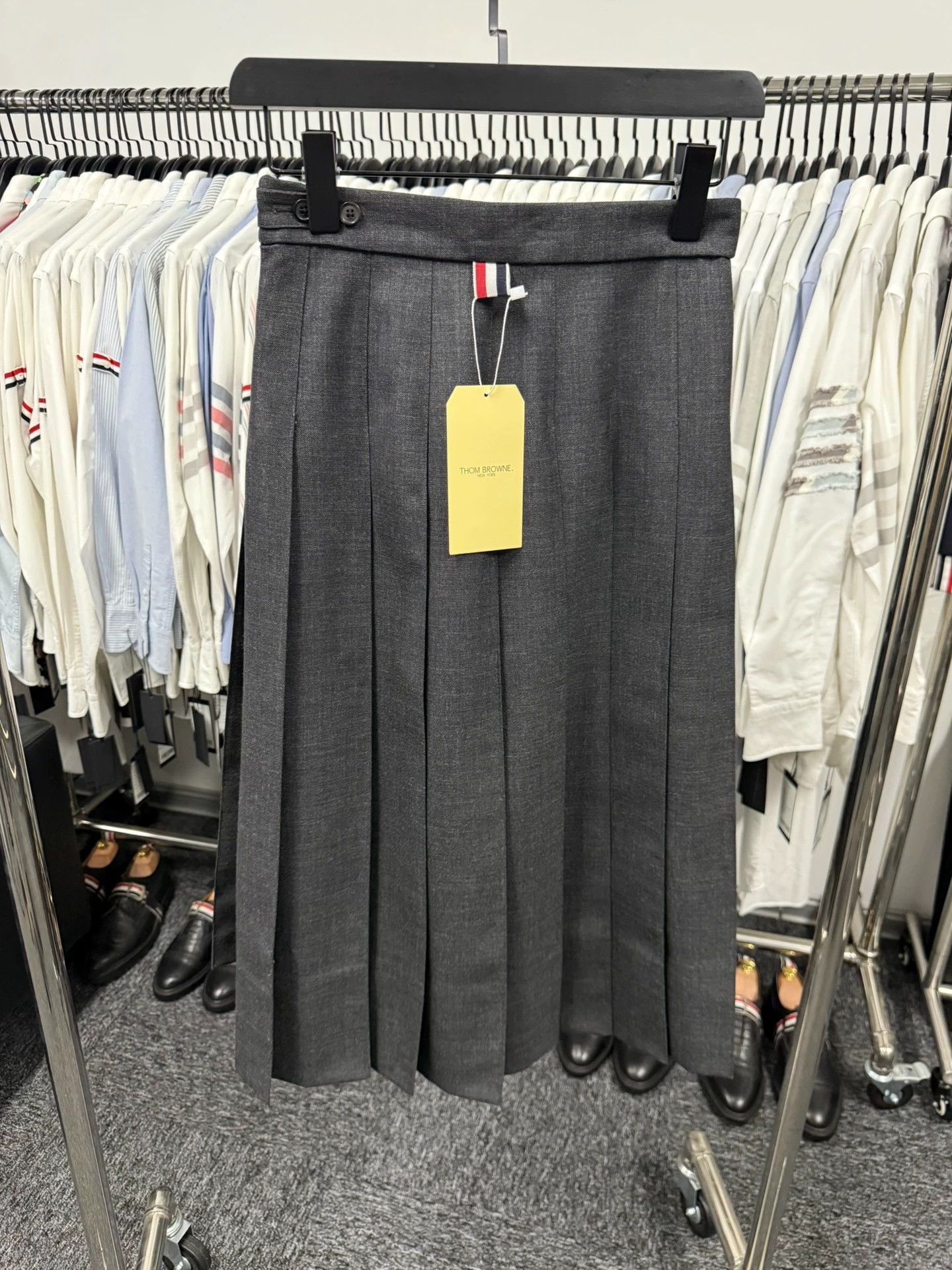 Thom Browne Thom Browne Classic Pleated Long Skirt Dark Gray Size 38 Size 26" / US 2 / IT 38 - 2 Thumbnail