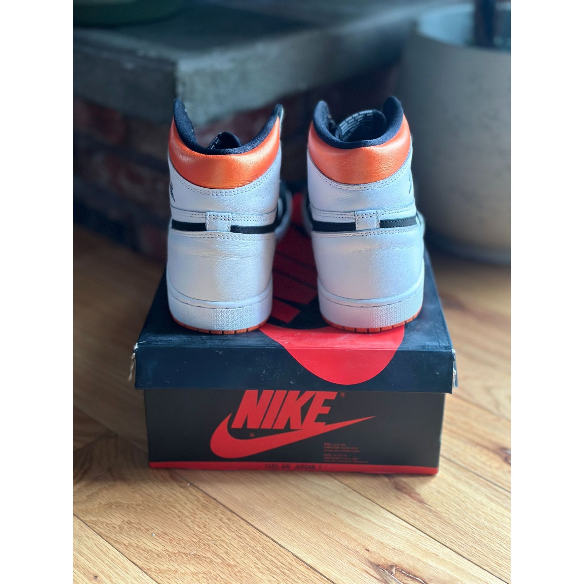Nike NIKE AIR JORDAN 1 RETRO HIGH OG ELECTRO ORANGE MEN 555088-18 Size US 11.5 / EU 44-45 - 3 Thumbnail
