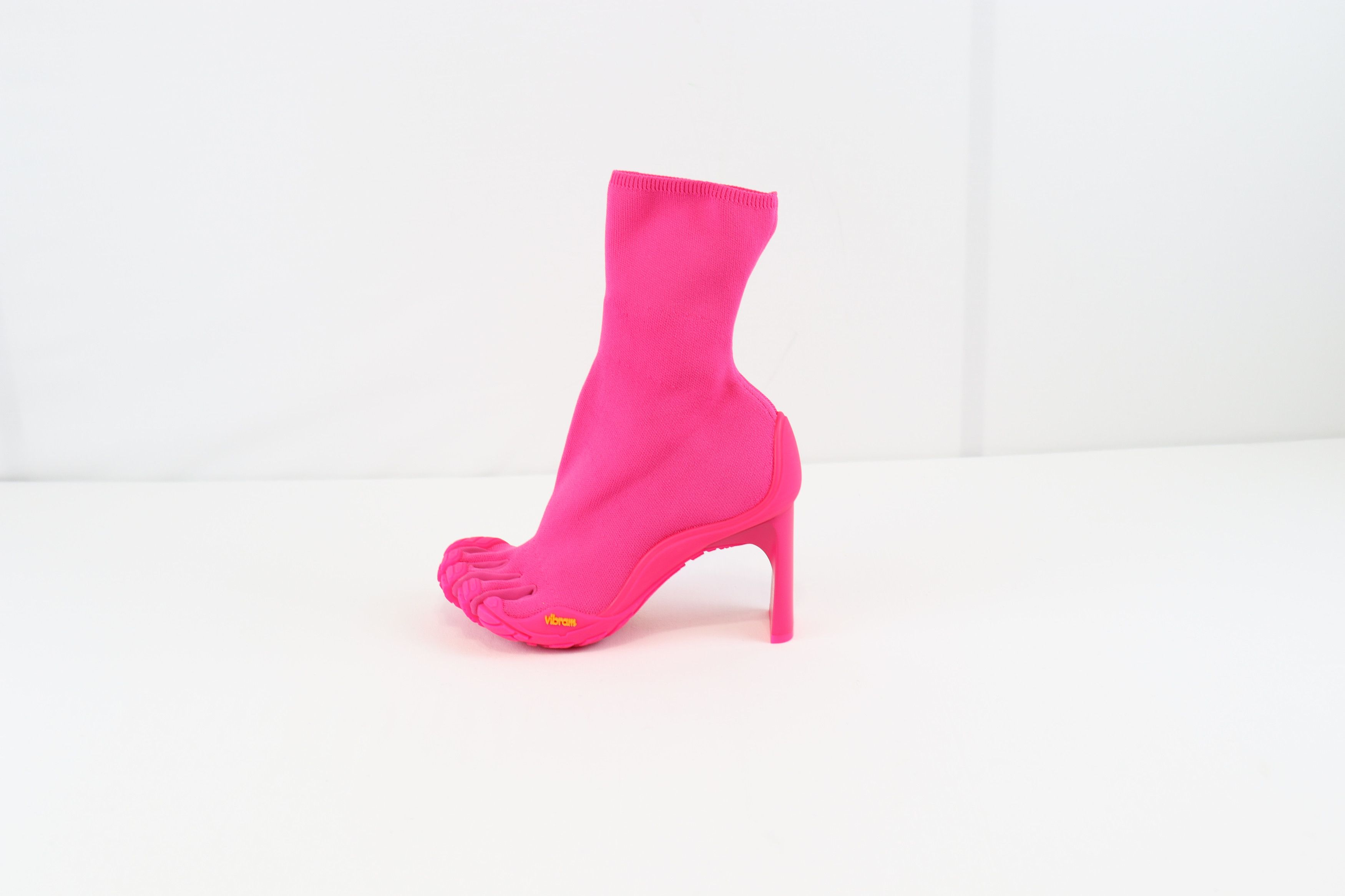 Balenciaga o1rshd1 Monocolor Knit Heeled Toe Boots in Fluo Pink Size US 8 / IT 38 - 2 Thumbnail