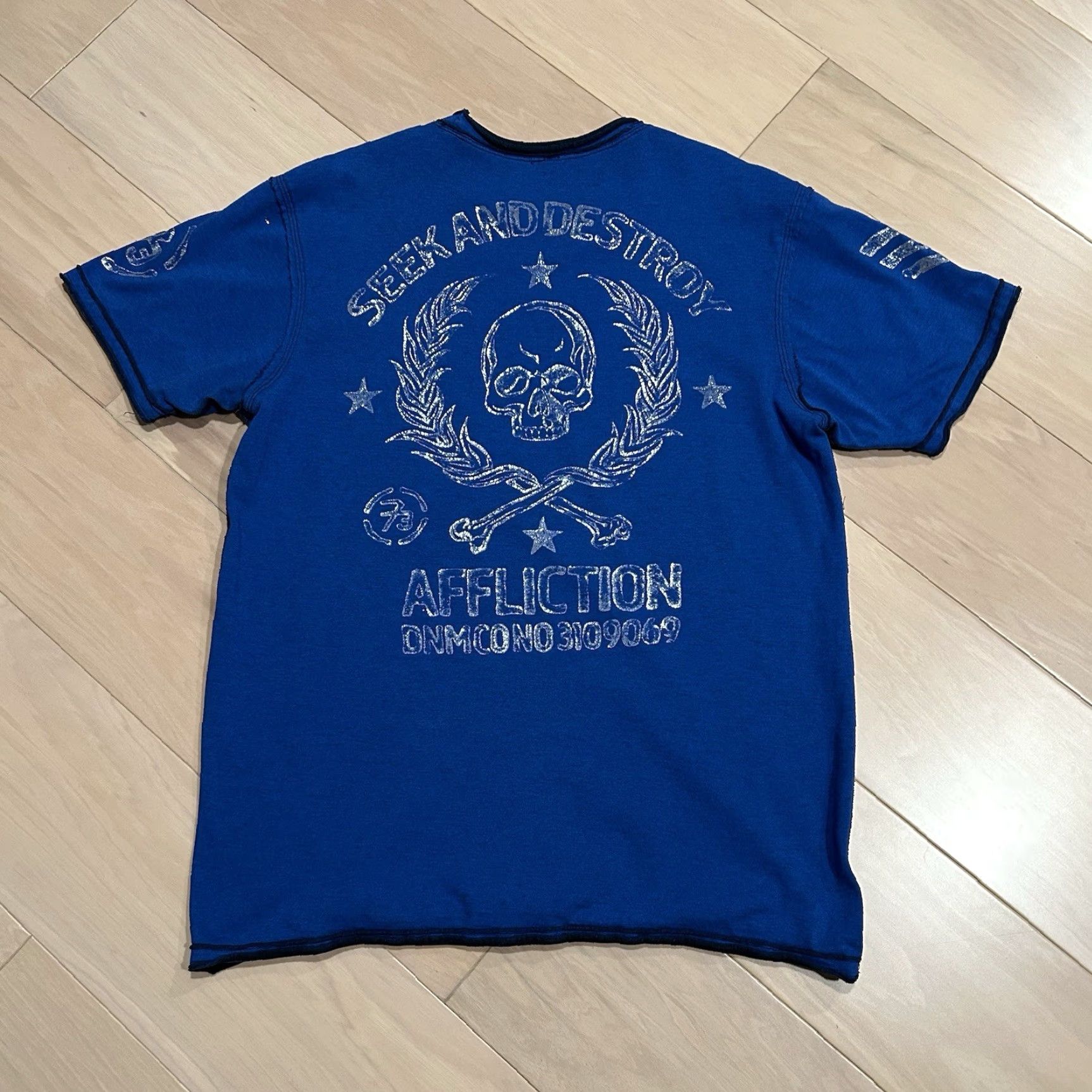 Affliction Affliction T-Shirt Mens Regular Short Sleeve Reversible Blue 100% Cotton Graphic Print Logo Skull Biker Streetwear 30 length 22-1/2 pit to pit Size US L / EU 52-54 / 3 - 5 Thumbnail