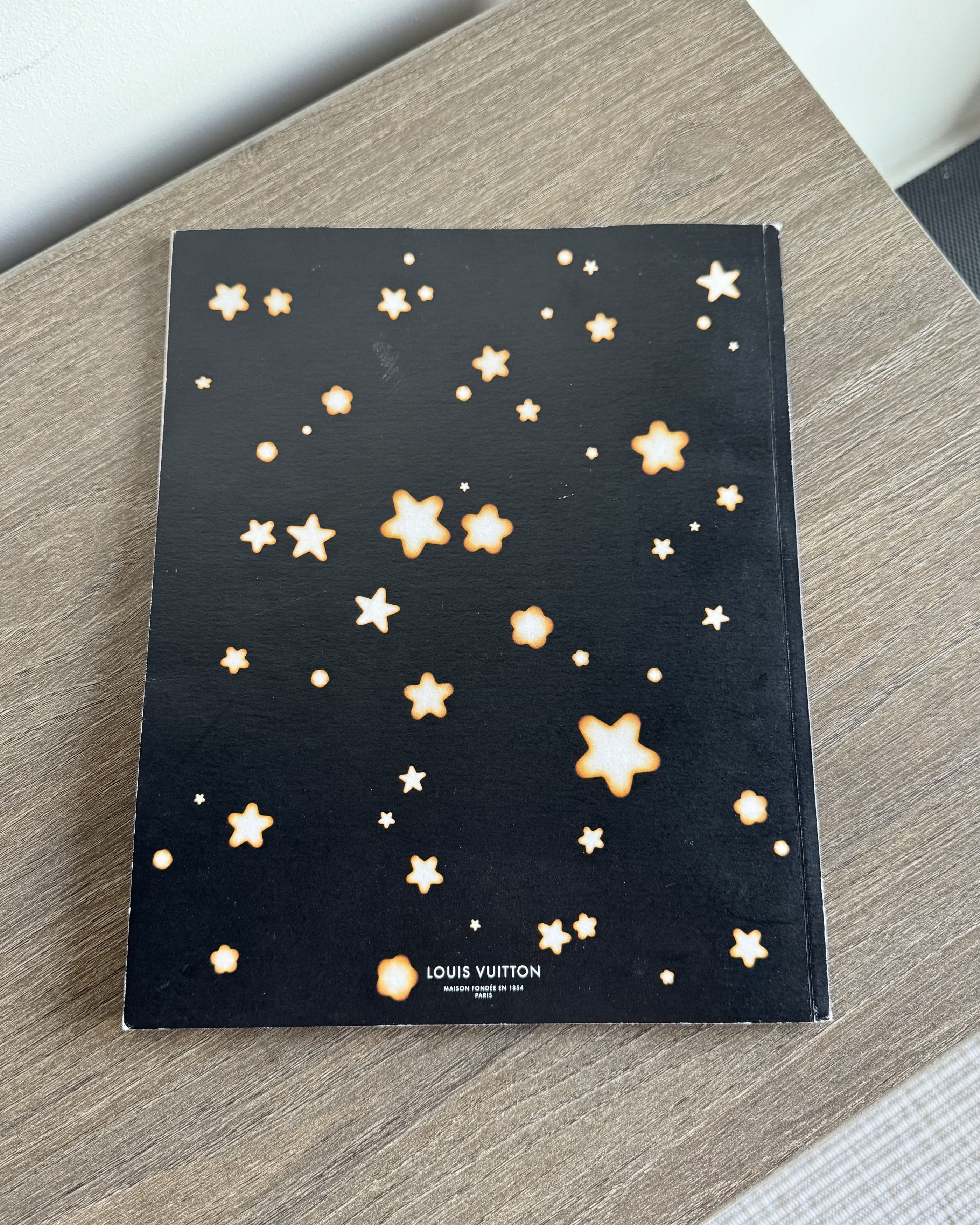Louis Vuitton Louis Vuitton Holiday 2010 Book Size ONE SIZE - 2 Thumbnail