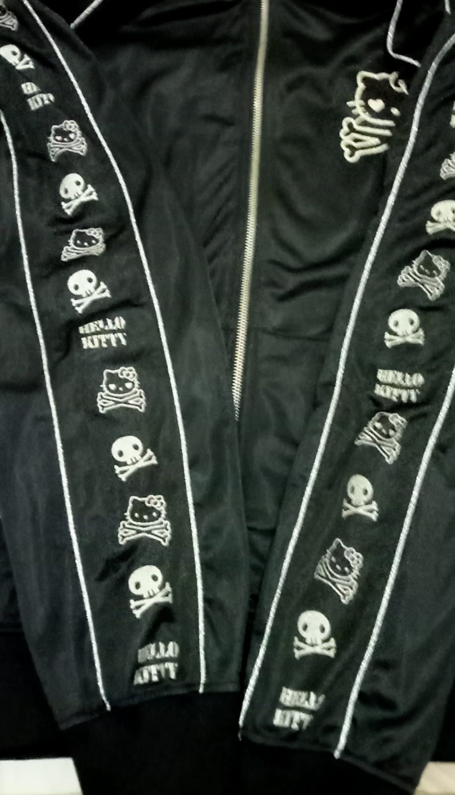 Japanese Brand HELLO KITTY SKULLS & BONES TRACK TOP Size US L / EU 52-54 / 3 - 3 Thumbnail