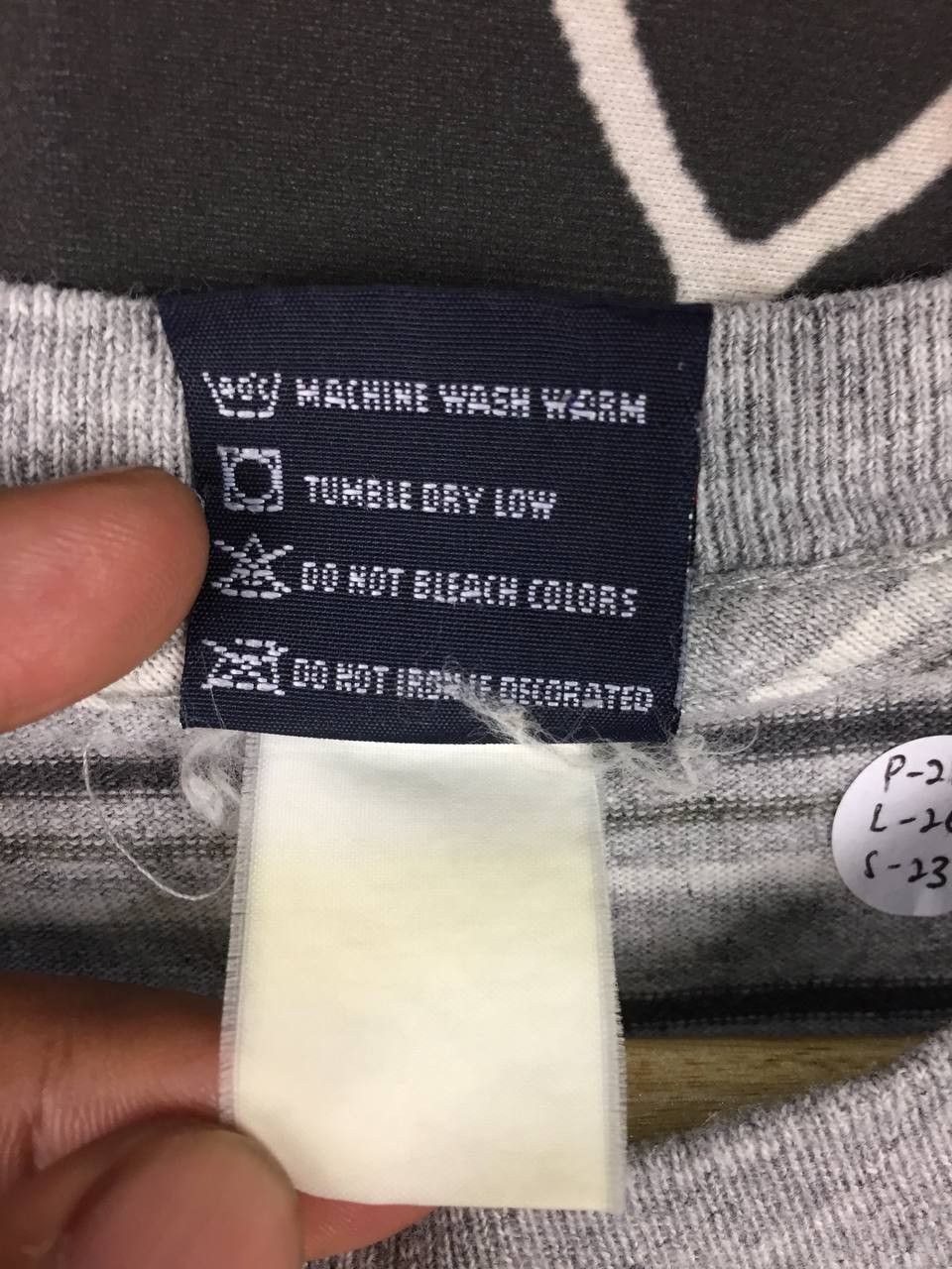 Uniqlo Vtg Uniqlo Made In USA Striped Long Sleeve Crewneck Tee Size US L / EU 52-54 / 3 - 8 Thumbnail