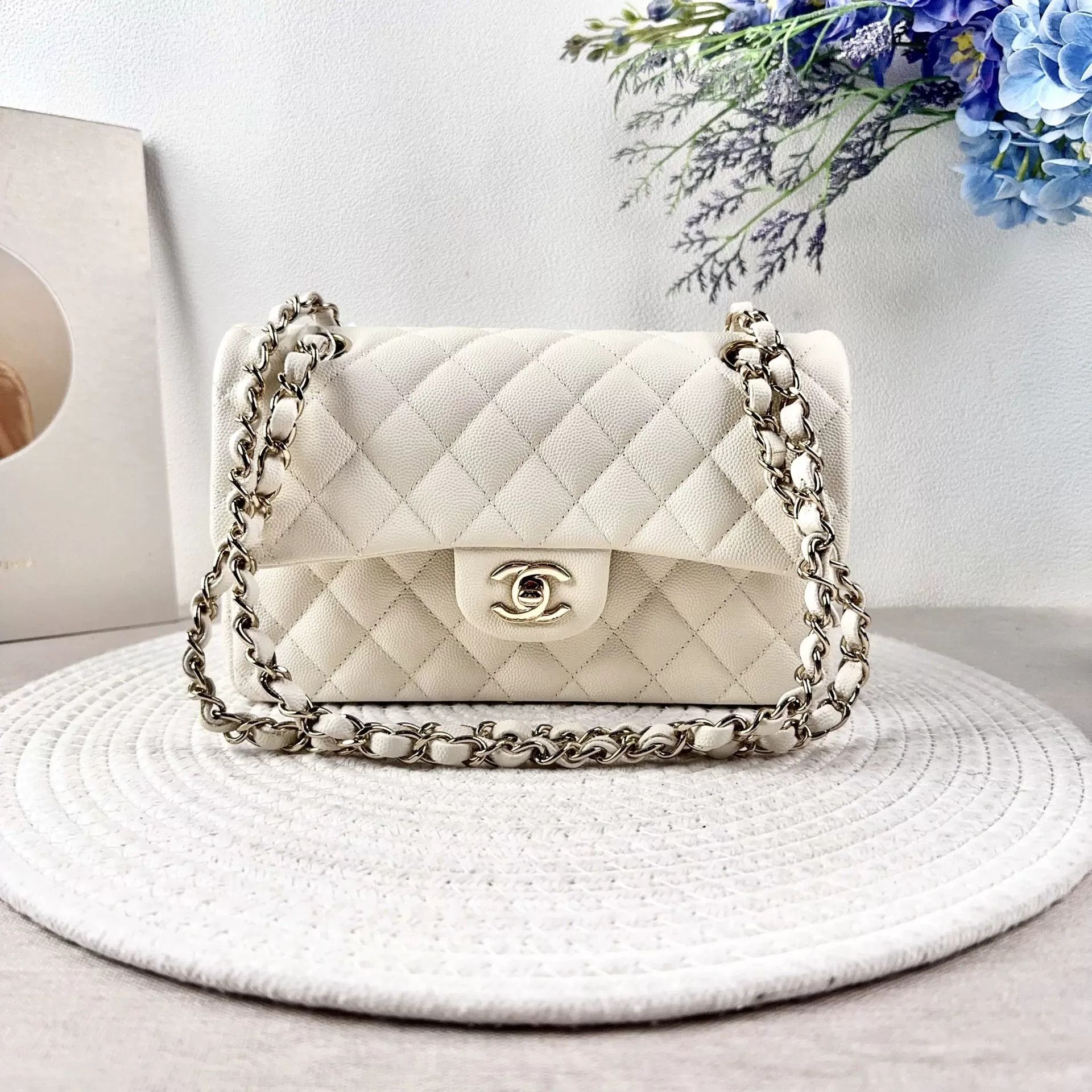 Chanel Pre-loved Bag Very good condition Size ONE SIZE - 1 Thumbnail