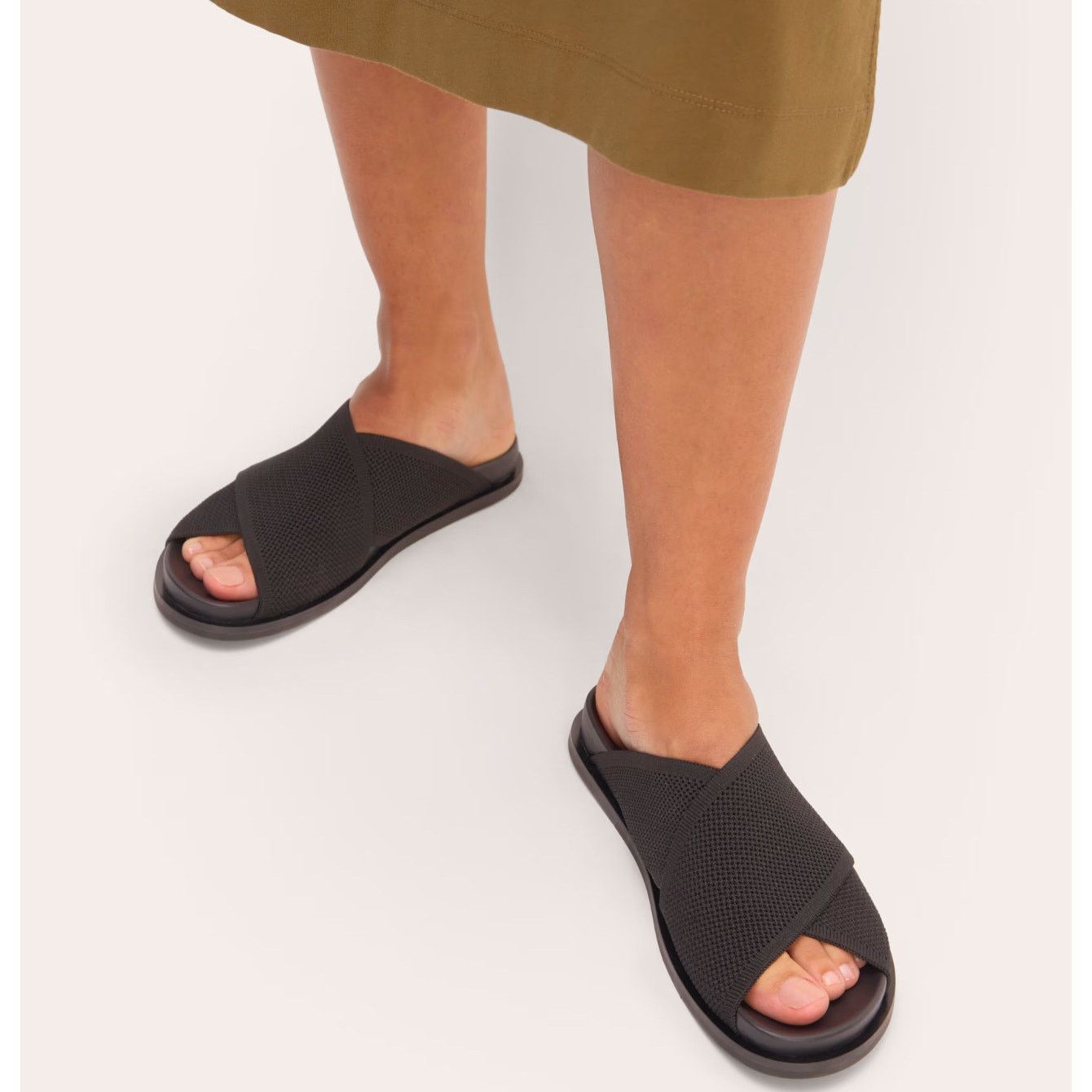 Everlane NEW Everlane The ReKnit Form Crossover Sandal Black Size 9 Size US 9 / IT 39 - 2 Thumbnail