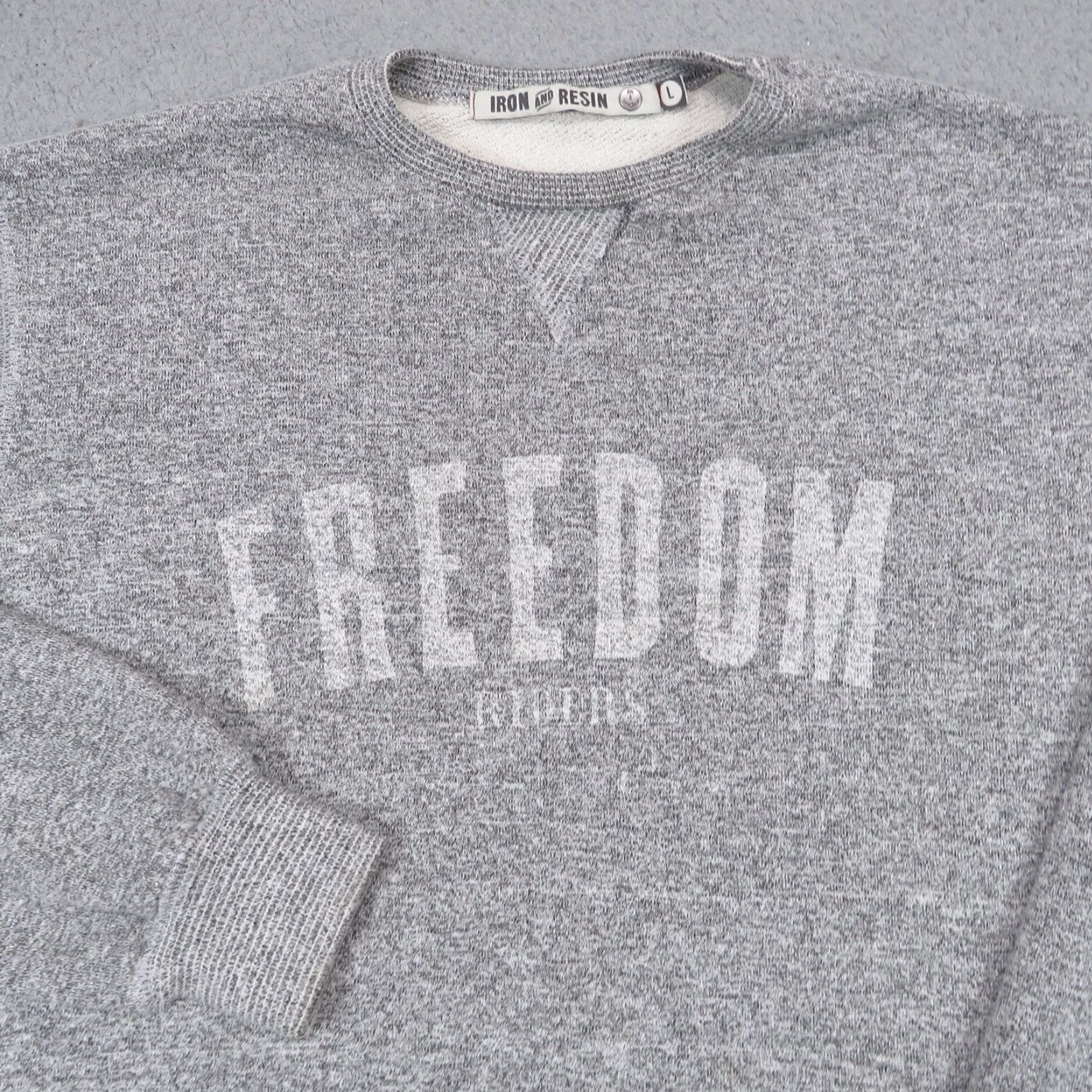 Vintage Iron and Resin Sweatshirt Mens Large Heather Grey V Stitch Terry Fleece Pullover Size US L / EU 52-54 / 3 - 2 Thumbnail