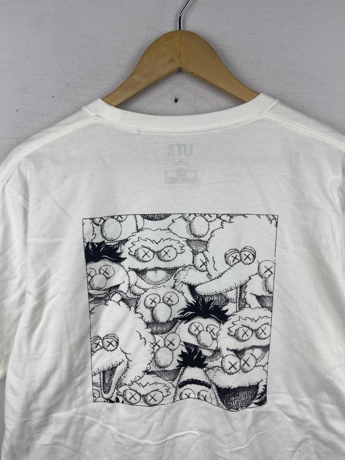 Kaws × Other × Uniqlo KAWS PHOTOPRINT TEE Size US XL / EU 56 / 4 - 4 Thumbnail