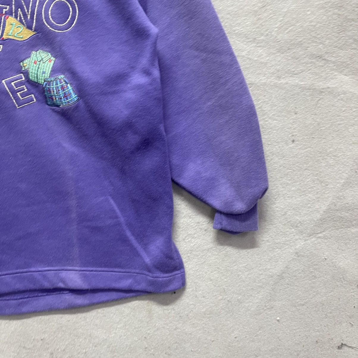 Vintage Vintage André Valentino Paris Embroidered Purple Sweatshirt Size US M / EU 48-50 / 2 - 4 Thumbnail