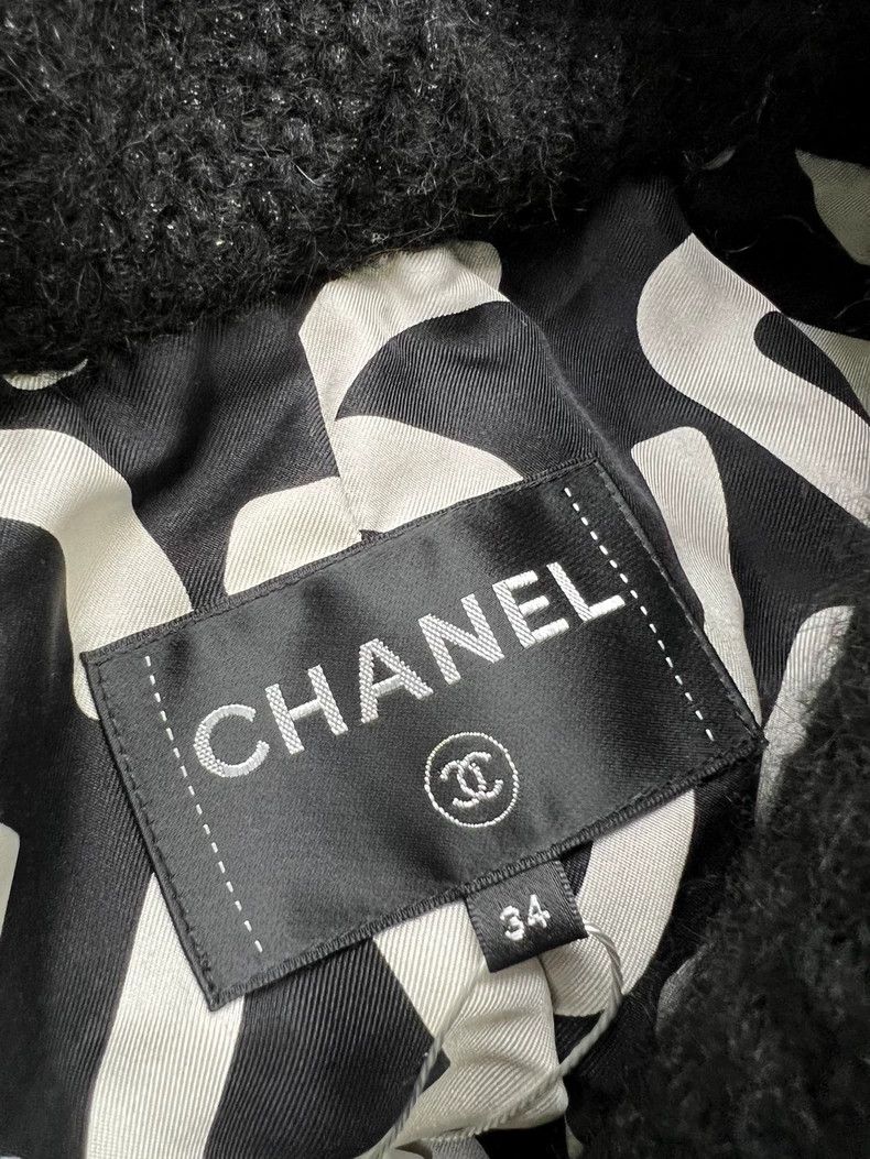 Chanel Chanel Black ox horn buckle hooded college tweed coat Size XXS / US 00 / IT 34 - 4 Thumbnail