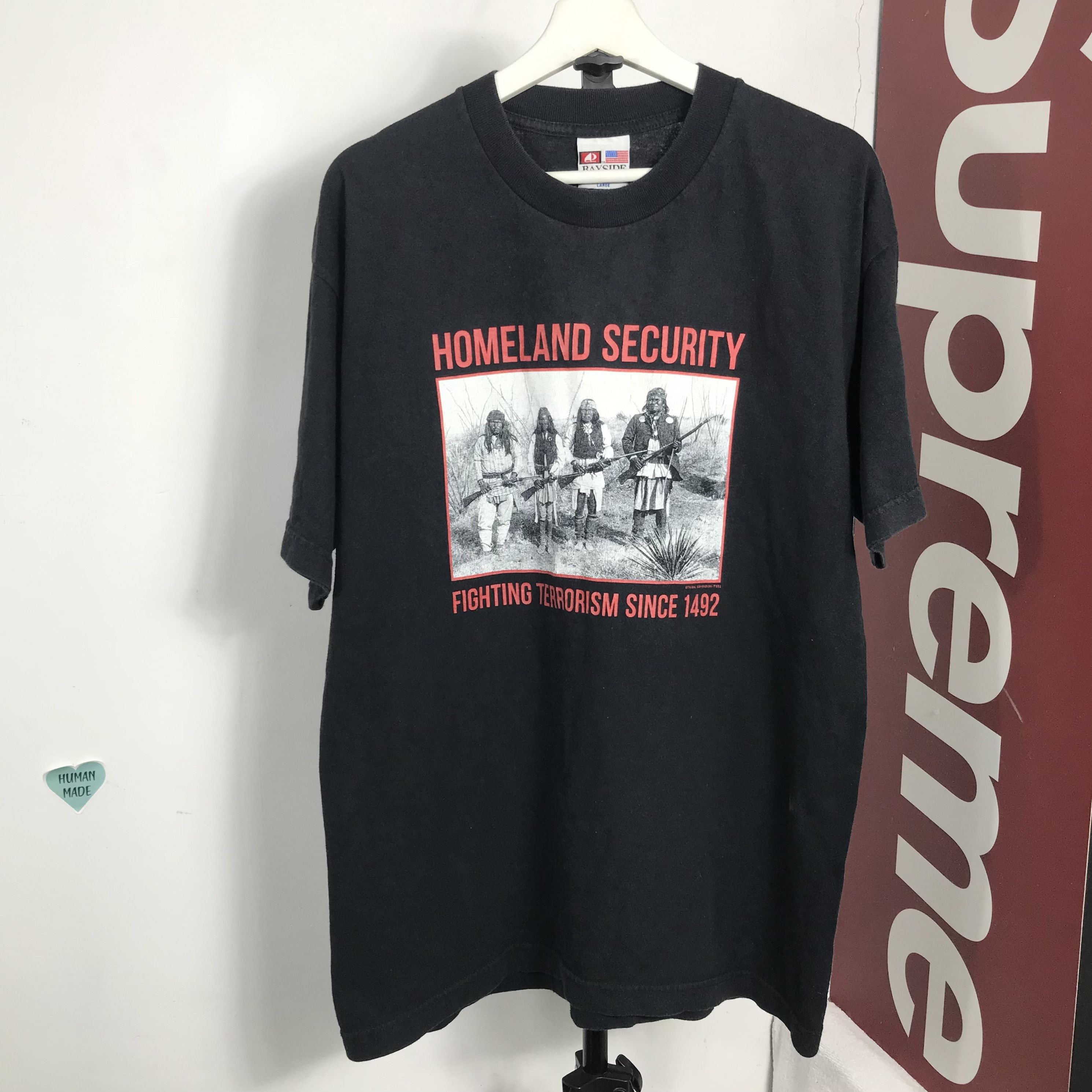Vintage THRASHED “Homeland Security” T-Shirt Size US L / EU 52-54 / 3 - 1 Thumbnail