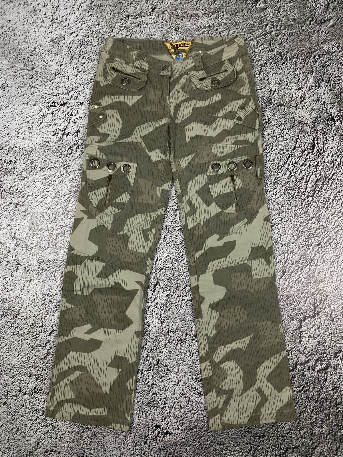 Japanese Brand Vintage Y2K cargo camo low rise pants 00s streetwear Size 31" - 1 Thumbnail