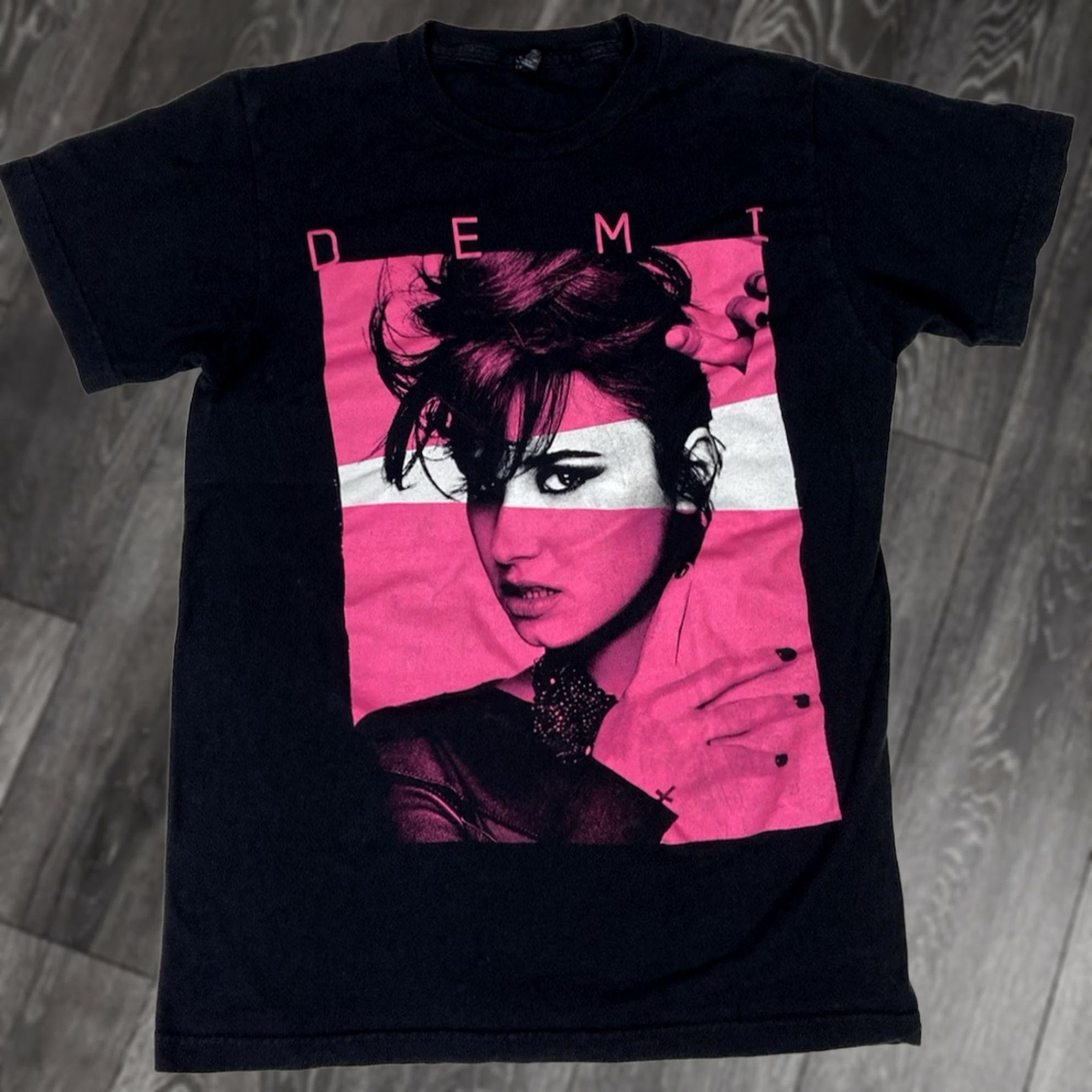 Tultex Demi Lovato Neon Lights Tour 2014 Graphic T-shirt Women Small Black Pink Music Shirt Size S / US 4 / IT 40 - 1 Thumbnail