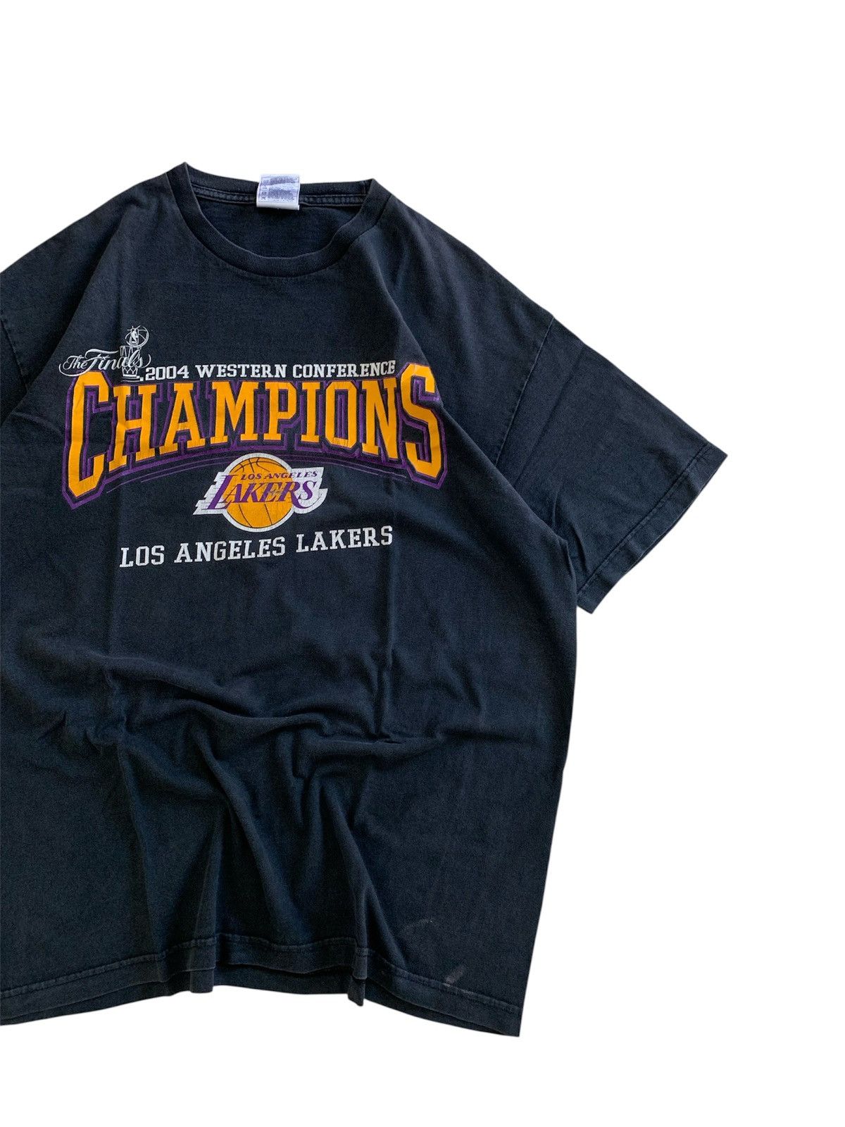 Vintage Vintage Lakers 2004 West Champs Faded Tshirt Size US XL / EU 56 / 4 - 2 Thumbnail