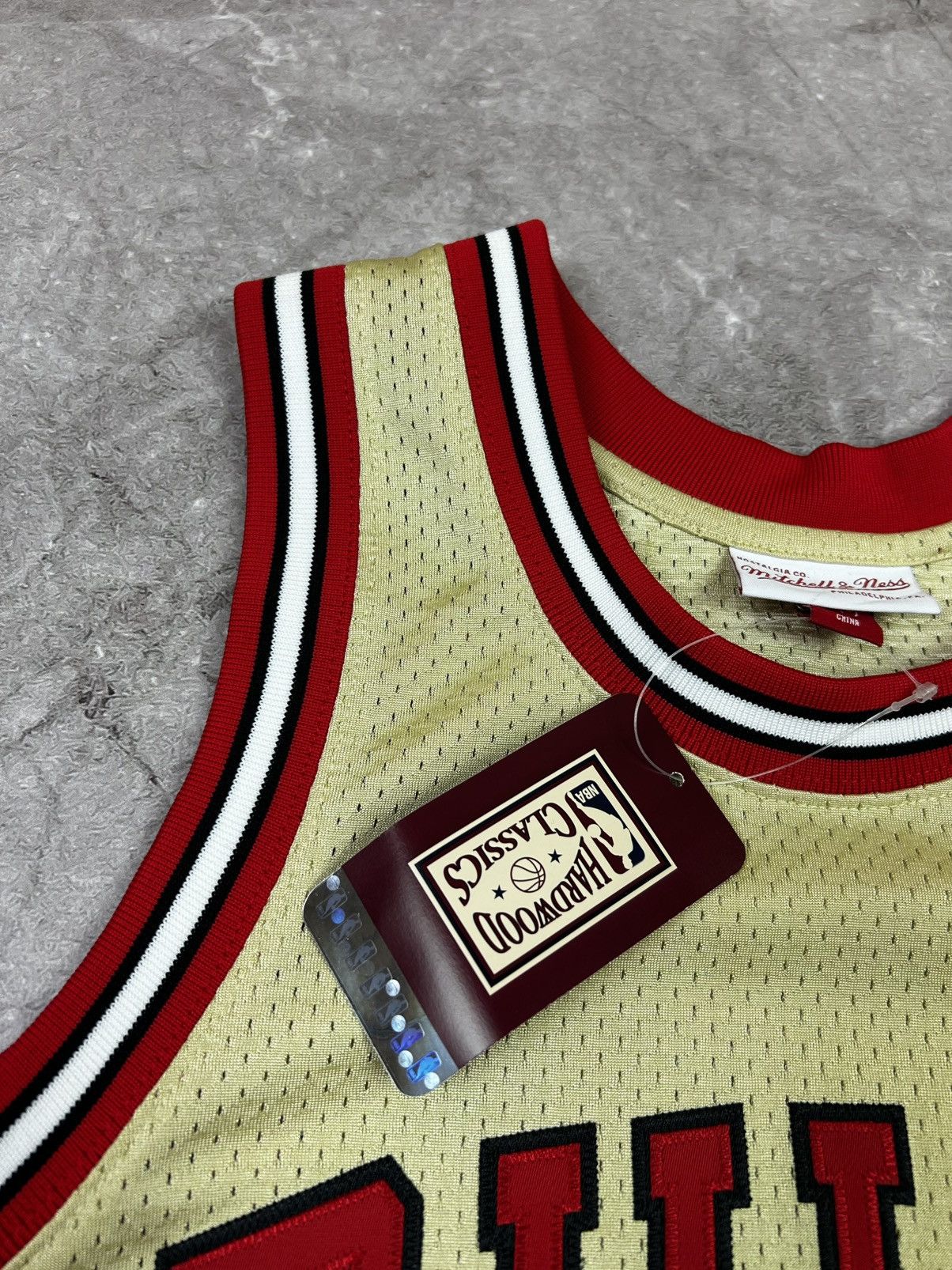 Mitchell & Ness Mitchell & Ness Chicago Bulls Swingman Jersey in Gold Jordan Size US S / EU 44-46 / 1 - 3 Thumbnail
