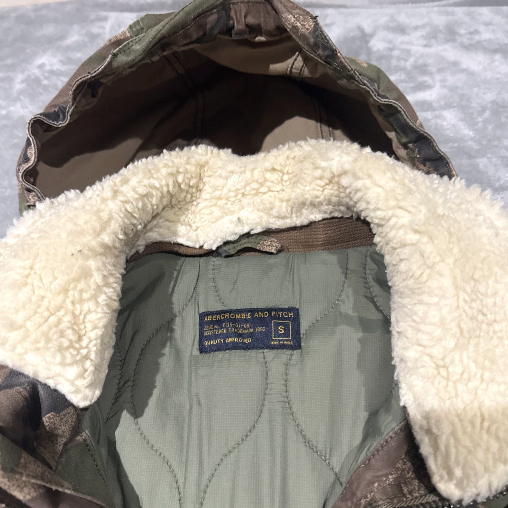 Abercrombie & Fitch Abercrombie & Fitch Jacket Adult S Green Camo Military Quilt Lined Hooded Sherpa Size US S / EU 44-46 / 1 - 3 Thumbnail