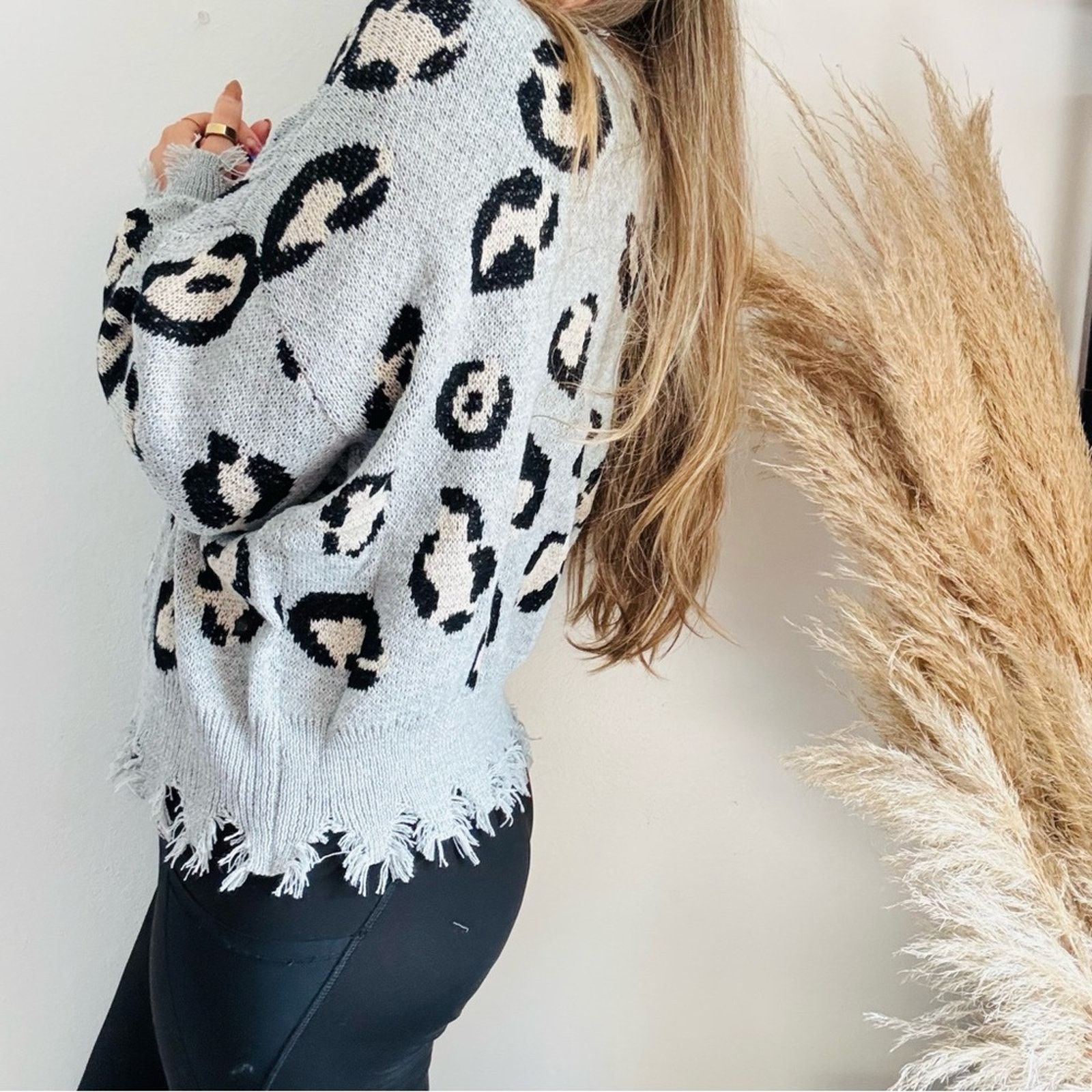 Nordstrom NEW MIRACLE Grey Distress Animal Fringe $85 Pullover Sweater Size M / US 6-8 / IT 42-44 - 2 Thumbnail