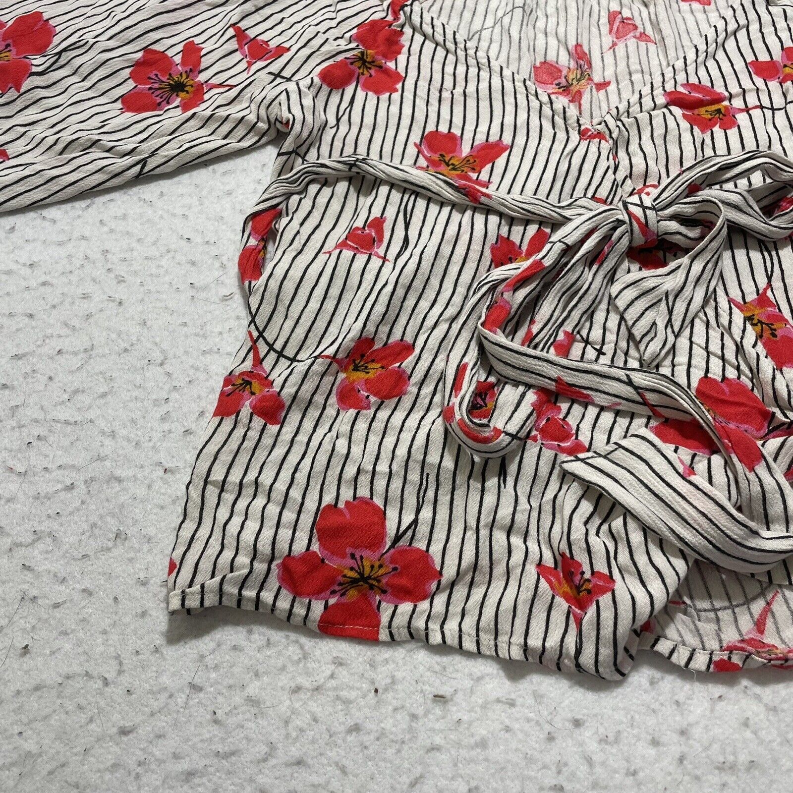 Billabong Billabong New Lust Versatile Wrap Top Medium Floral Blouse Size M / US 6-8 / IT 42-44 - 5 Thumbnail