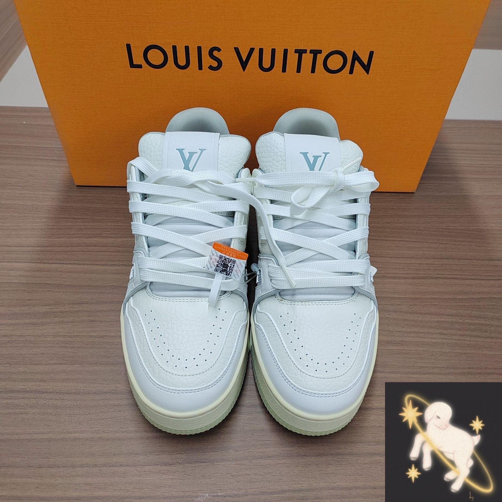 Louis Vuitton Louis Vuitton Lowtop Sneakers 35 Women Size US 5 / IT 35 - 1 Thumbnail