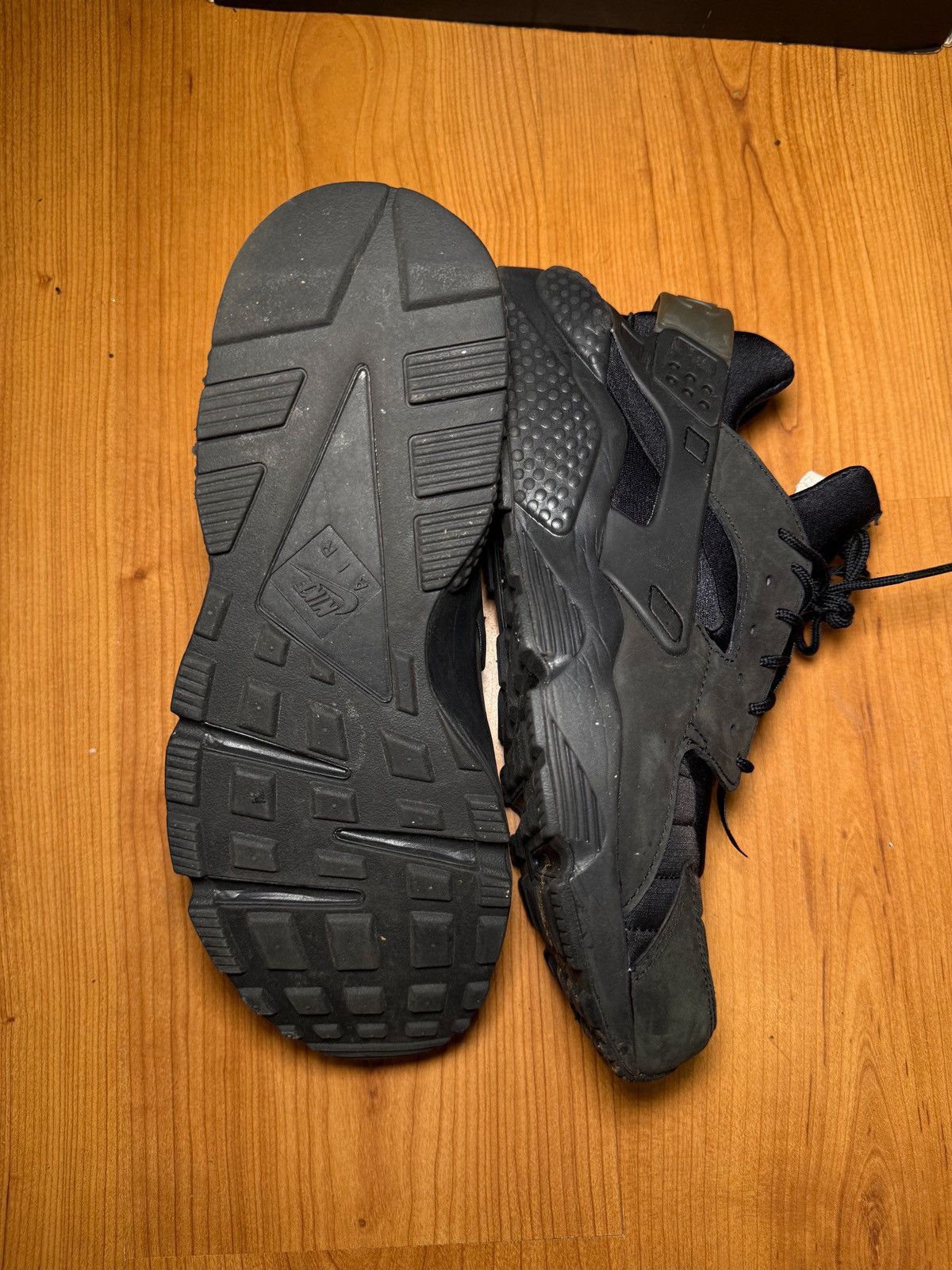 Nike × Vintage Nike Air Huarache NYC Size US 10 / EU 43 - 7 Thumbnail