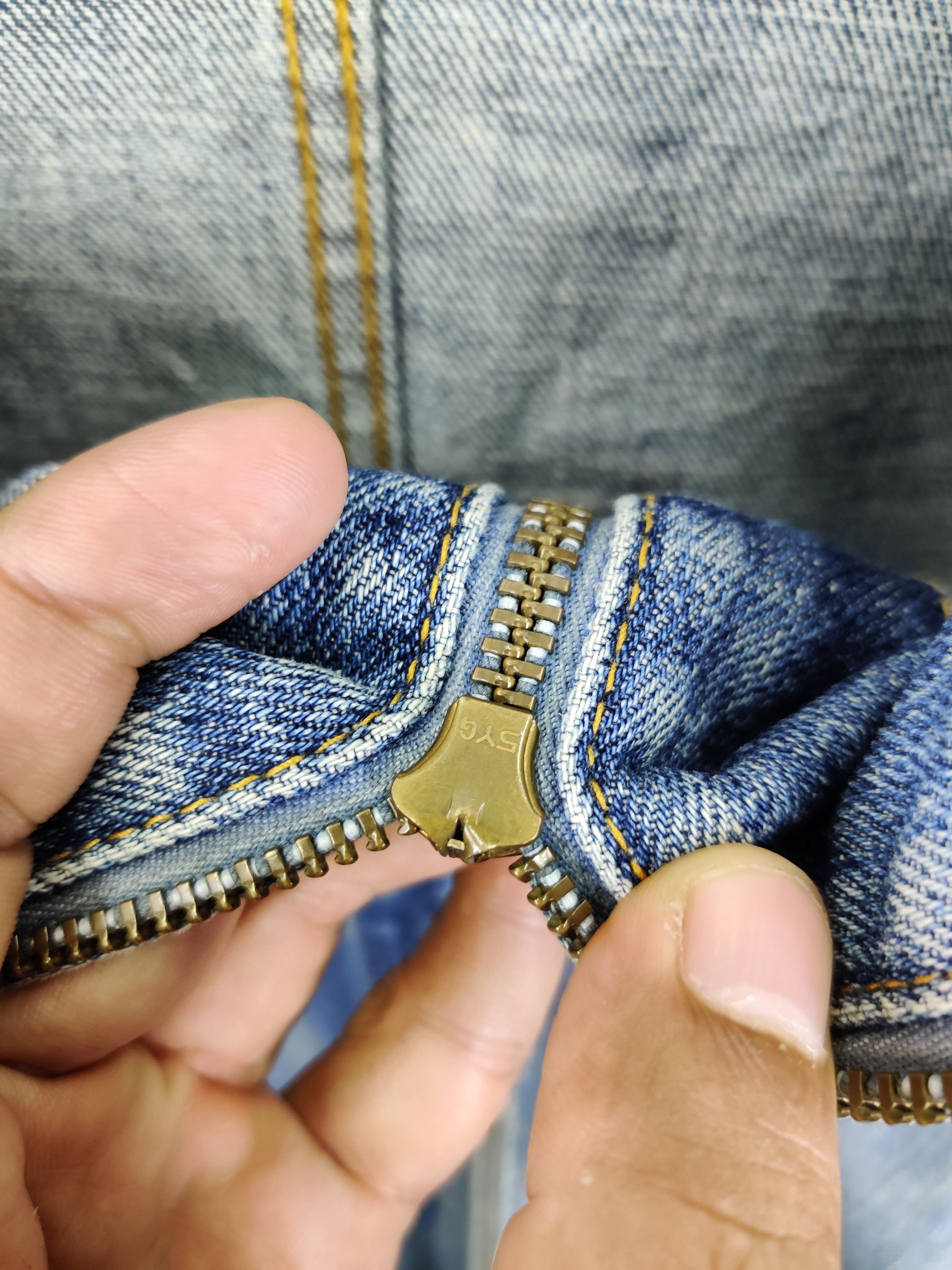 Uniqlo Vintage Thrashed Uniqlo Distressed Denim Trucker Jacket Size US XL / EU 56 / 4 - 12 Thumbnail