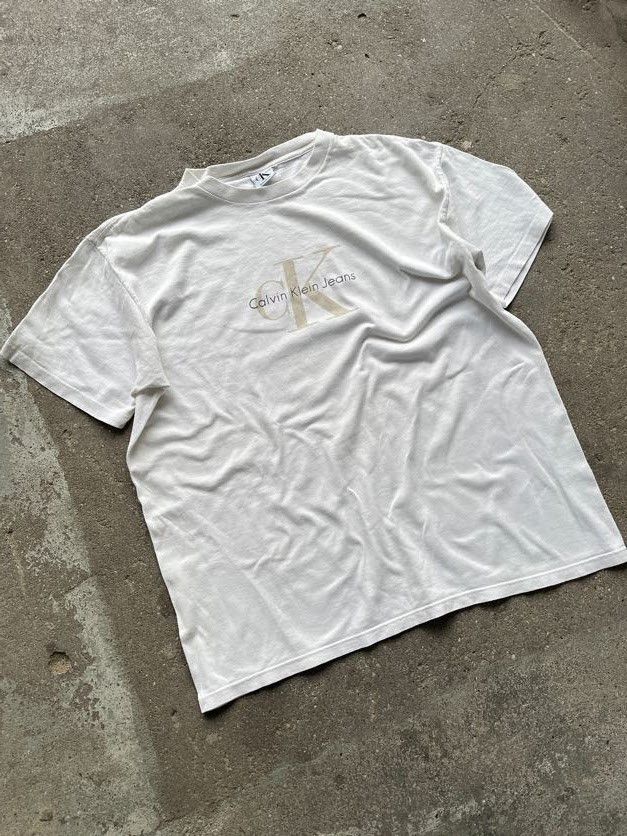 Calvin Klein Calvin Klein 90s vintage cream tee Size US L / EU 52-54 / 3 - 1 Thumbnail
