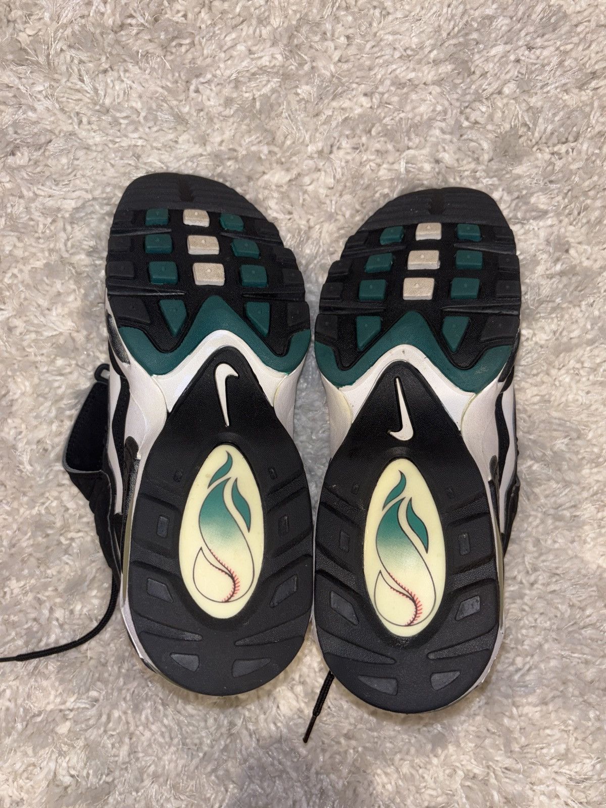Nike OG Nike Air Max Griffey 1996 Size 11 178008-101 Size US 11 / EU 44 - 6 Thumbnail