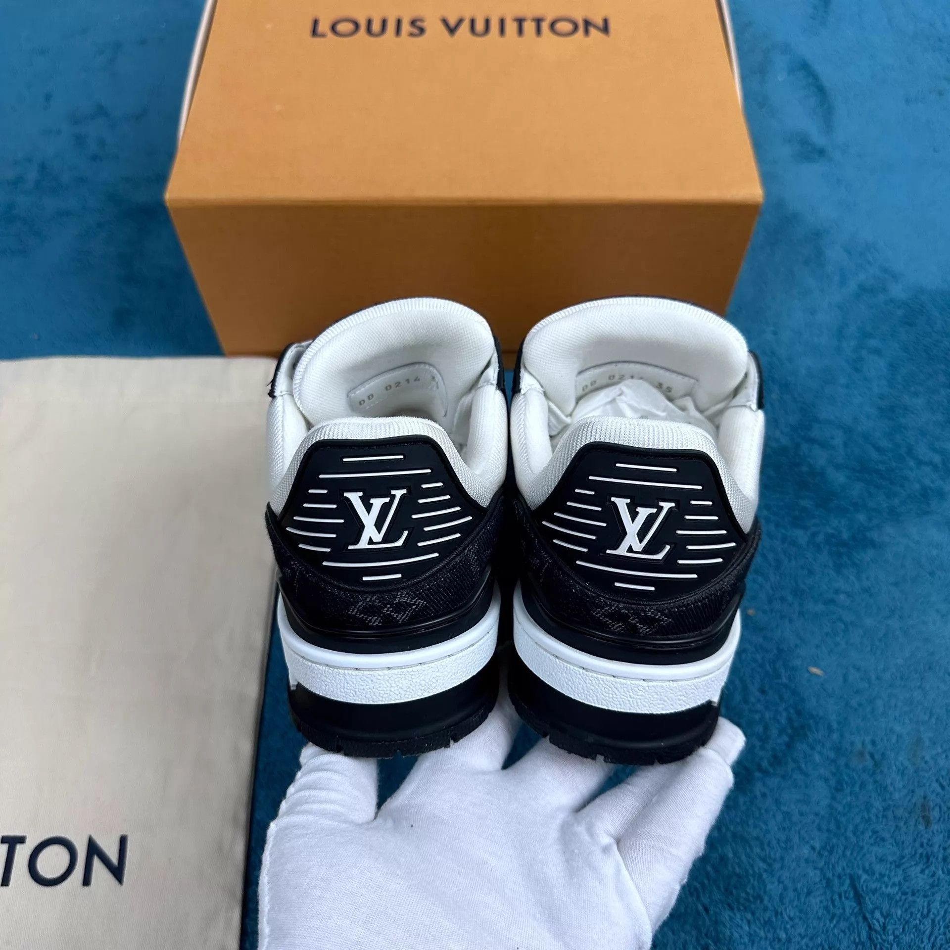 Louis Vuitton LV Trainer Black White Panda Allover Print Denim 35 Size US 4.5 / IT 34.5 - 4 Thumbnail