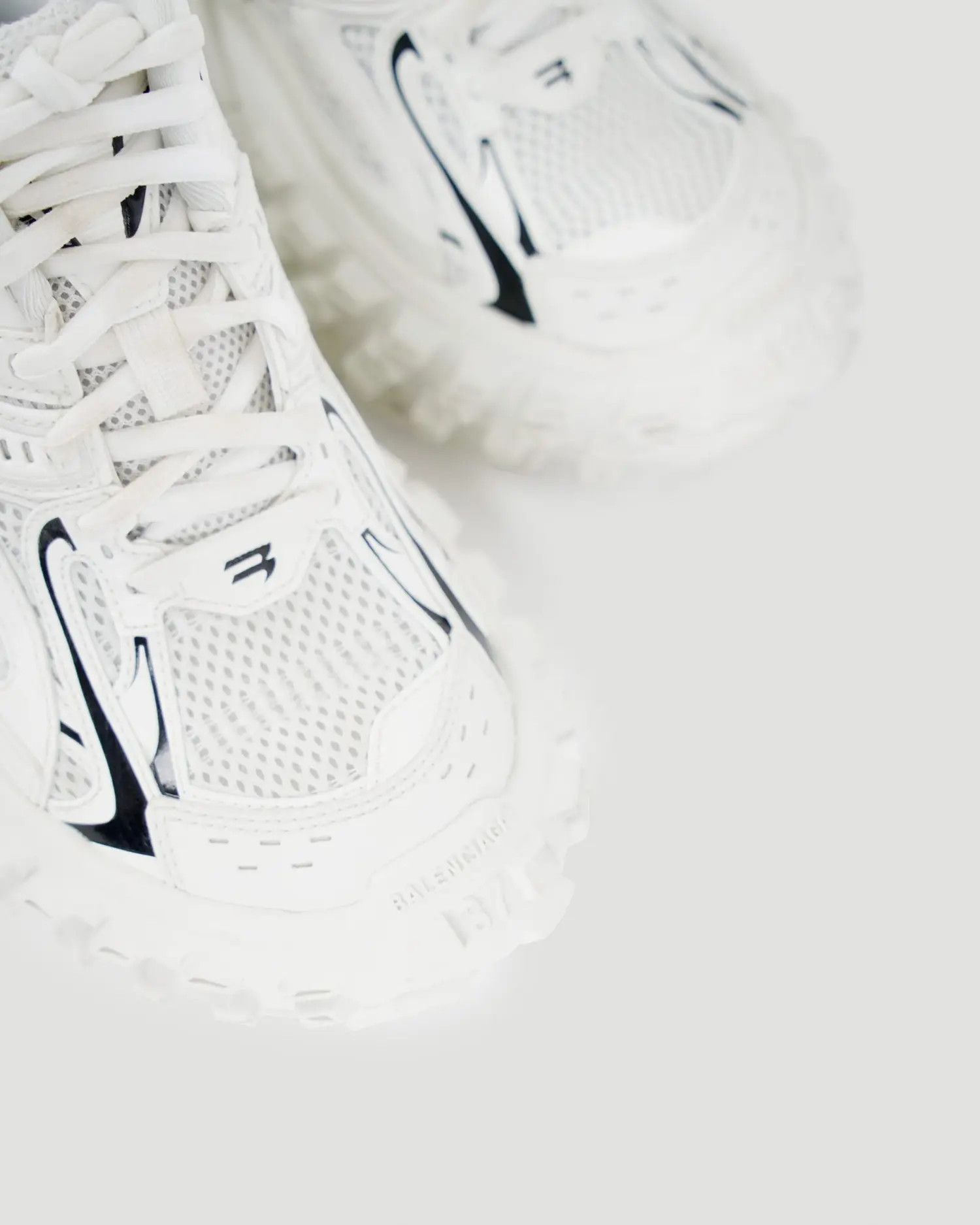 Balenciaga o1s1rm1224 Bouncer Sneakers in White Size US 5 / IT 35 - 2 Thumbnail