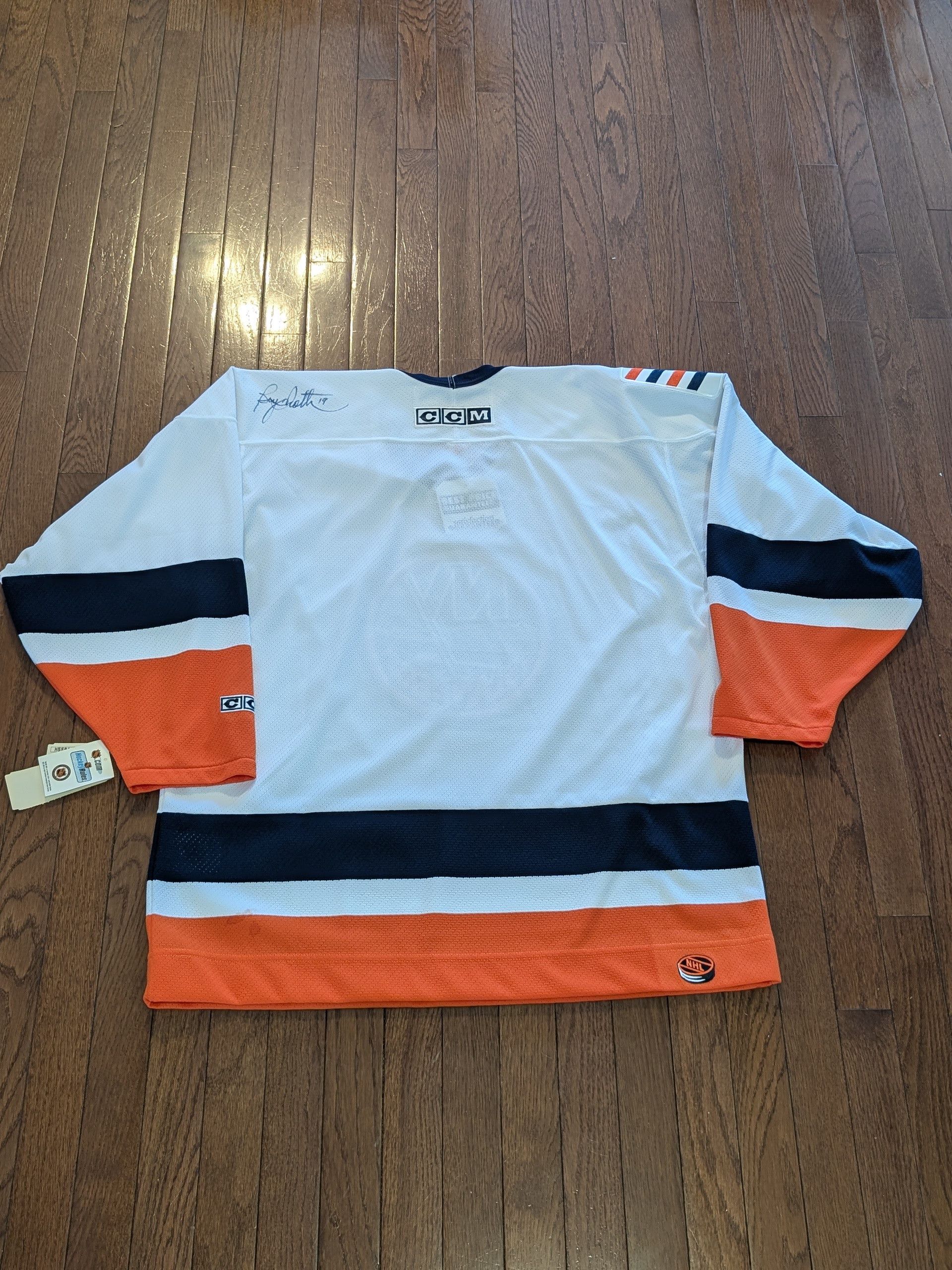 Ccm NWT Bryan Trottier Signed New York Islanders CCM Jersey S L Size US L / EU 52-54 / 3 - 4 Thumbnail