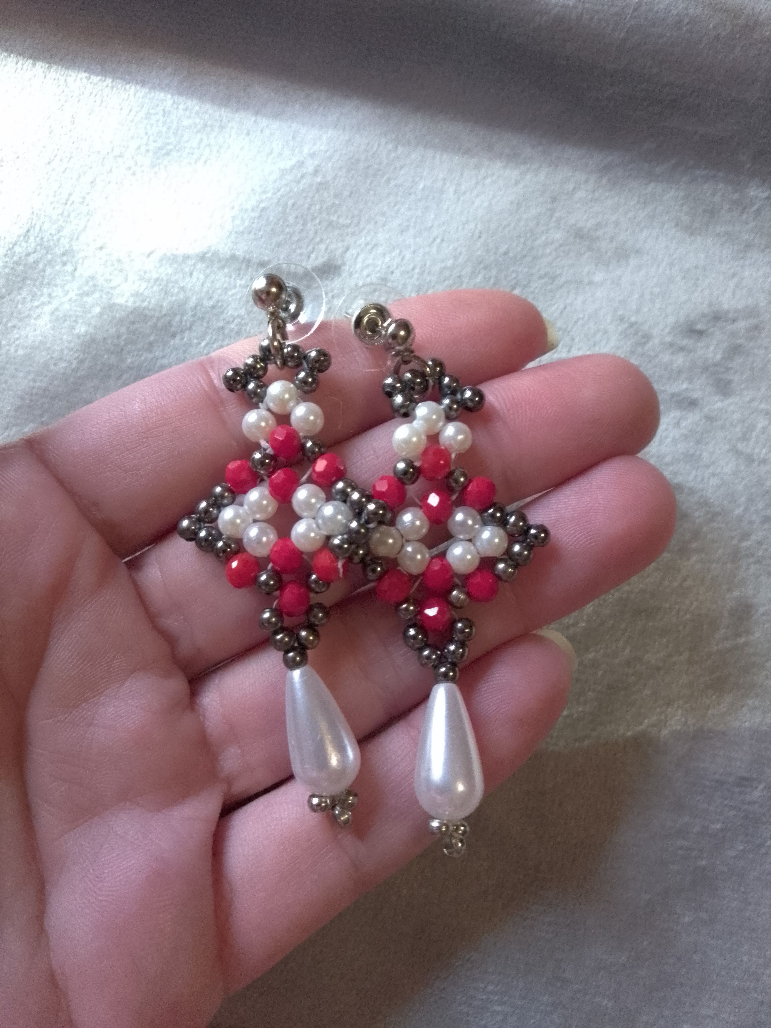 Handmade Bracelet and earrings. White pearls, red crystals. Size ONE SIZE - 5 Thumbnail