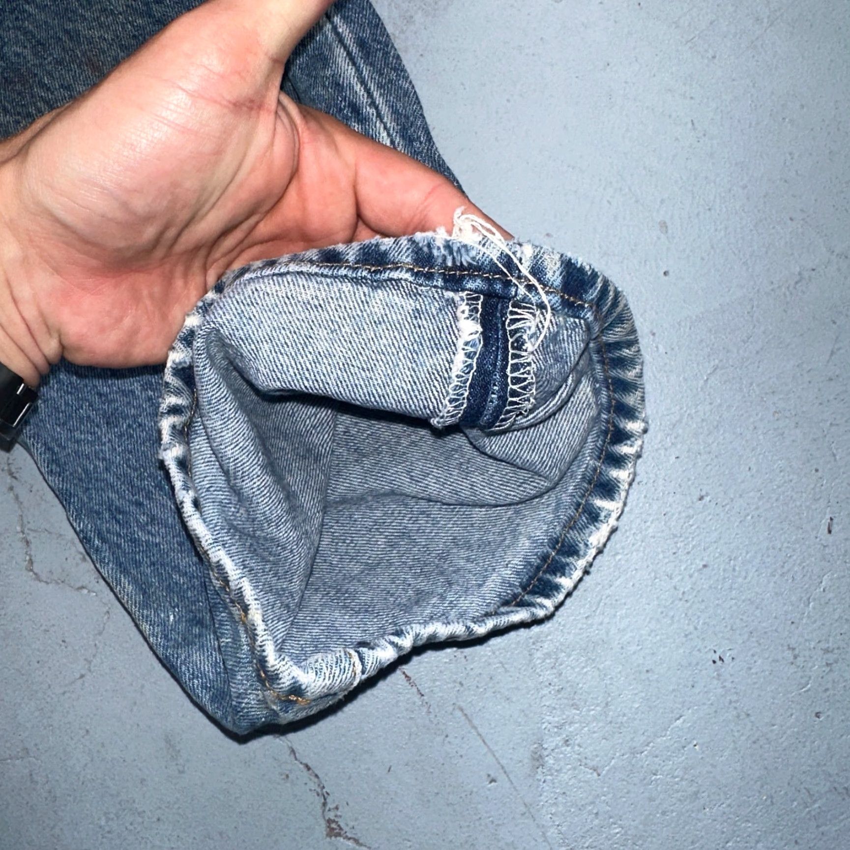Levi's VINTAGE Levi's 501 Jeans Straight Blue Light Wash 35x32 Regular Men 90s USA 5-Pocket Denim Button Closure Size US 35 - 4 Thumbnail
