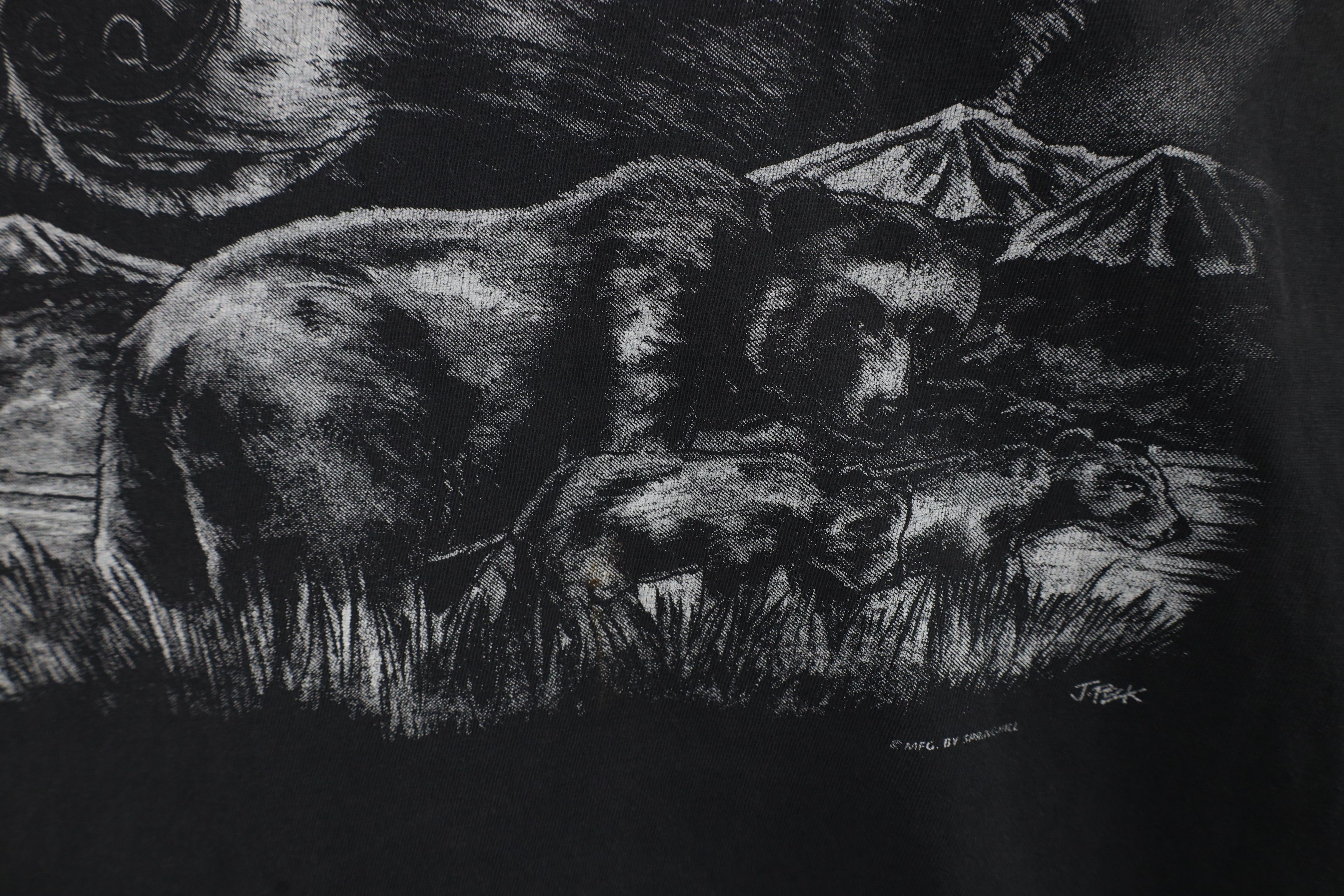 Vintage Vintage 90s Streetwear Nature Bear All Over Print T-Shirt Size US L / EU 52-54 / 3 - 6 Thumbnail