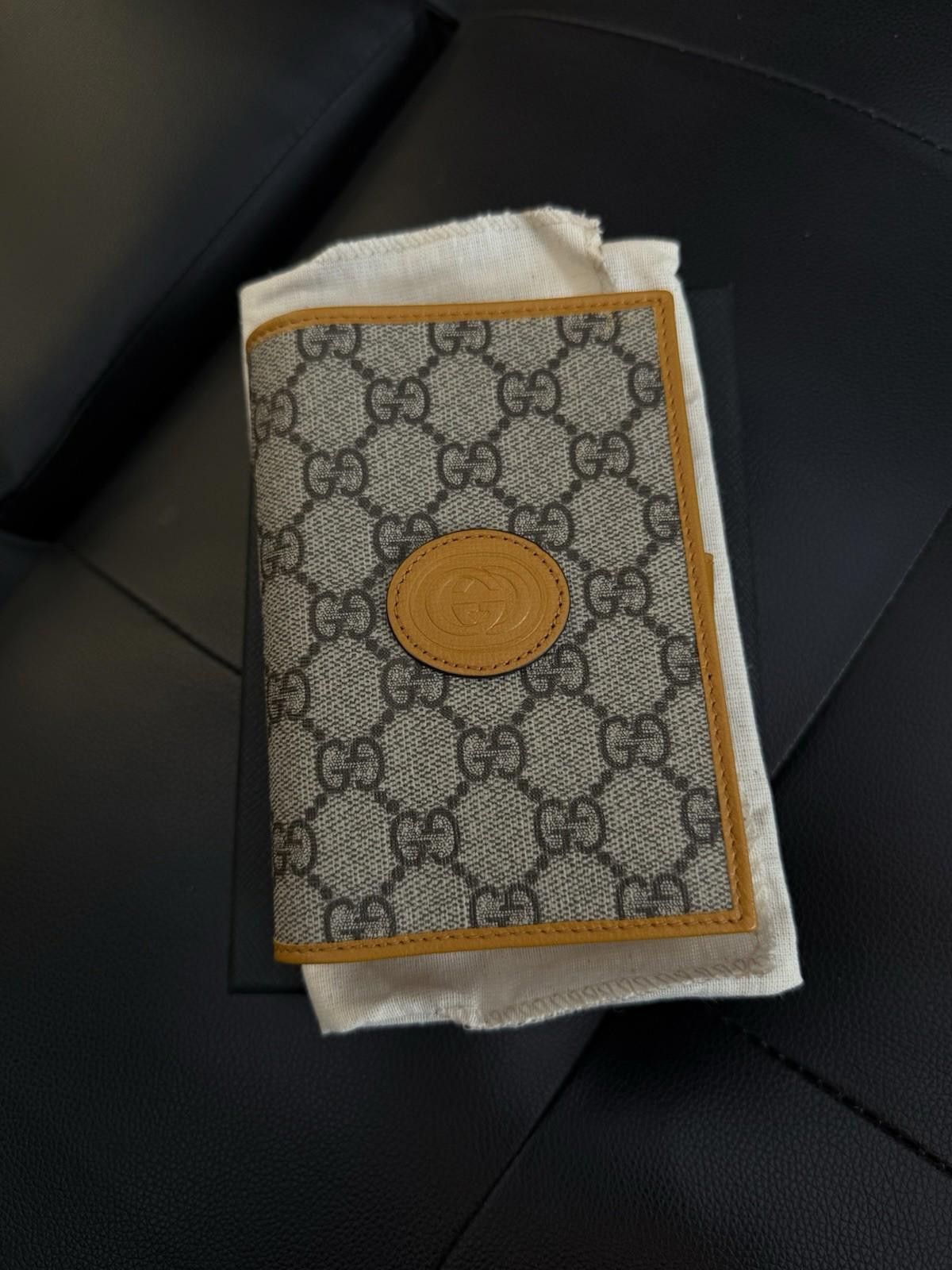 Authentic GUCCI GG Supreme Orchre Leather Passport Holder