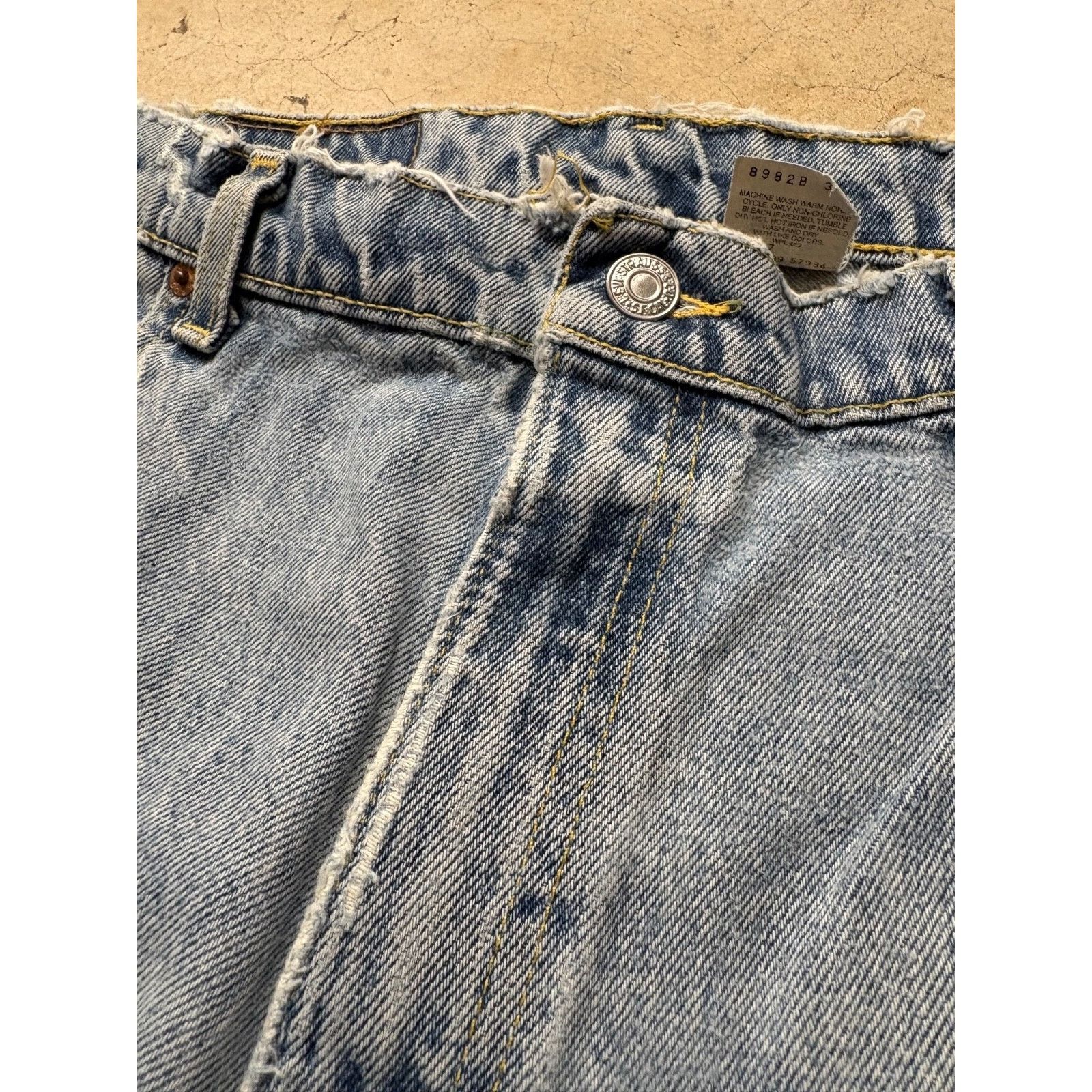Levi's VTG Levi’s 570 Baggy Fit Jeans 34x34 Light Wash Y2K Size US 34 / EU 50 - 12 Thumbnail