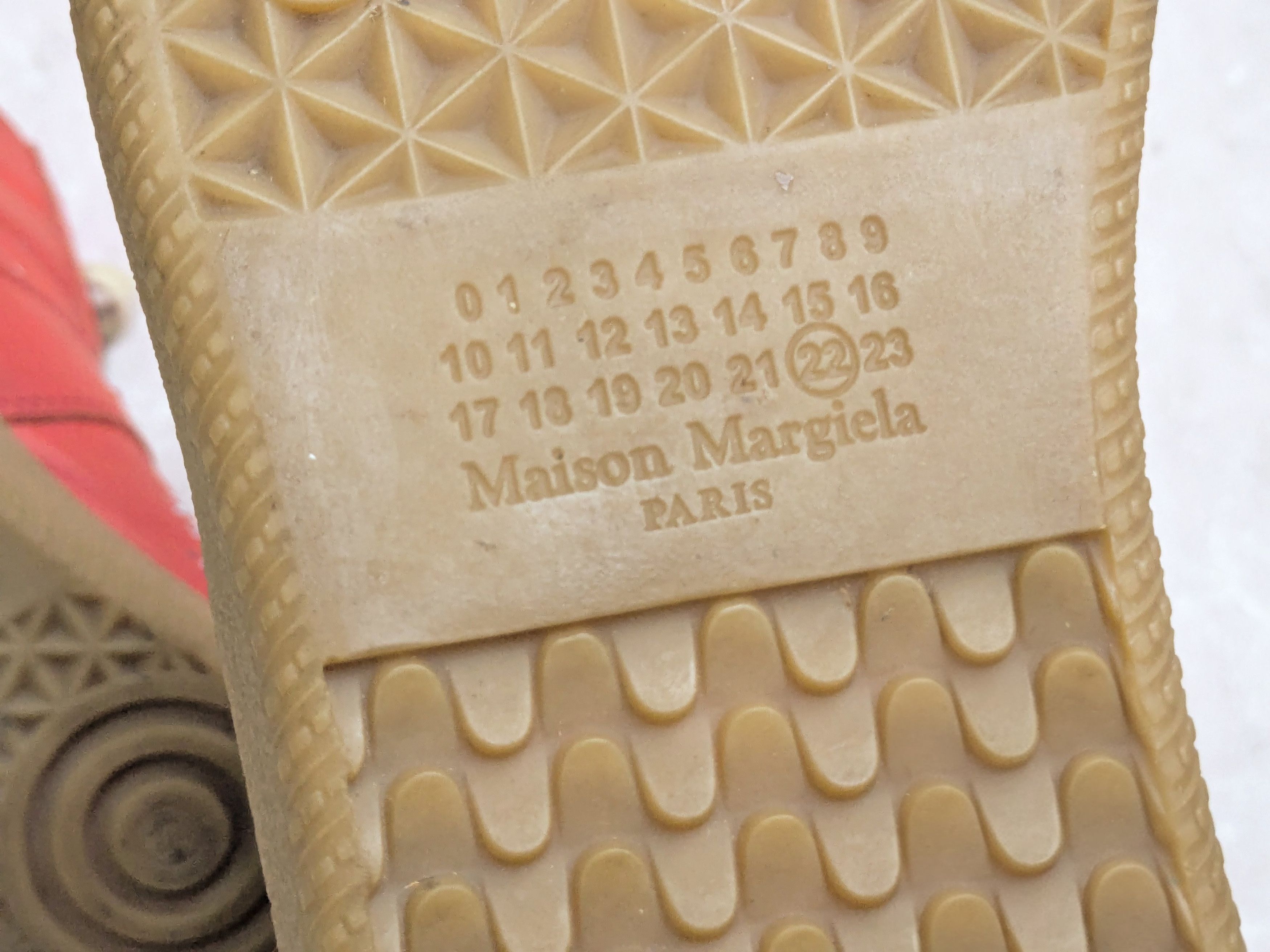 Maison Margiela Maison Margiela Replica GAT Red Paint Splatter 9 42 Size US 9 / EU 42 - 15 Thumbnail