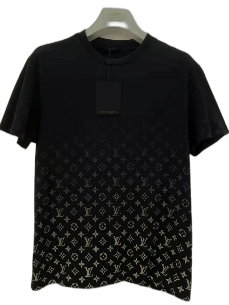 Louis Vuitton Louis Vuitton Gradient Logo Short Sleeve Shirt Size US S / EU 44-46 / 1 - 1 Thumbnail