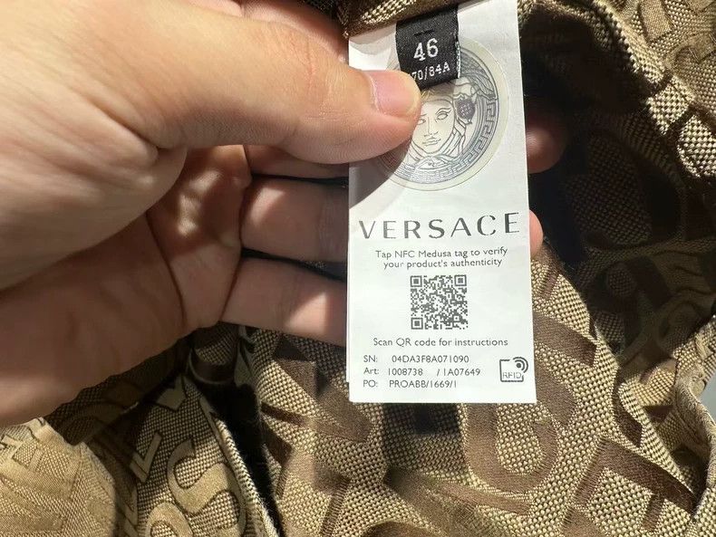Versace Versace Letter-printed single-breasted long-sleeved shirt Size US S / EU 44-46 / 1 - 4 Thumbnail