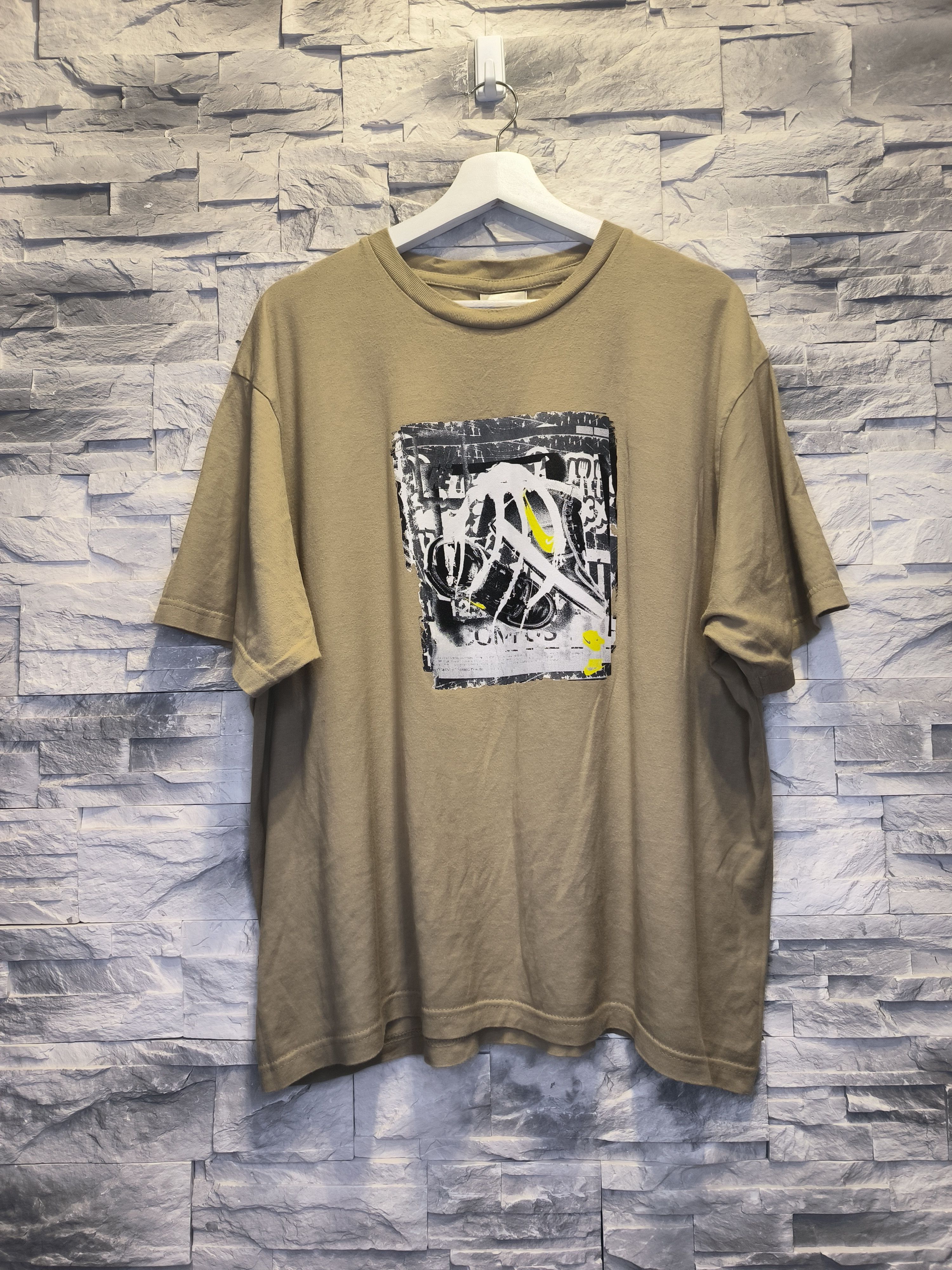 Nike × Vintage Vintage Nike T-Shirt Big Print Logo 90s Khaki Boxy Size US M / EU 48-50 / 2 - 1 Thumbnail