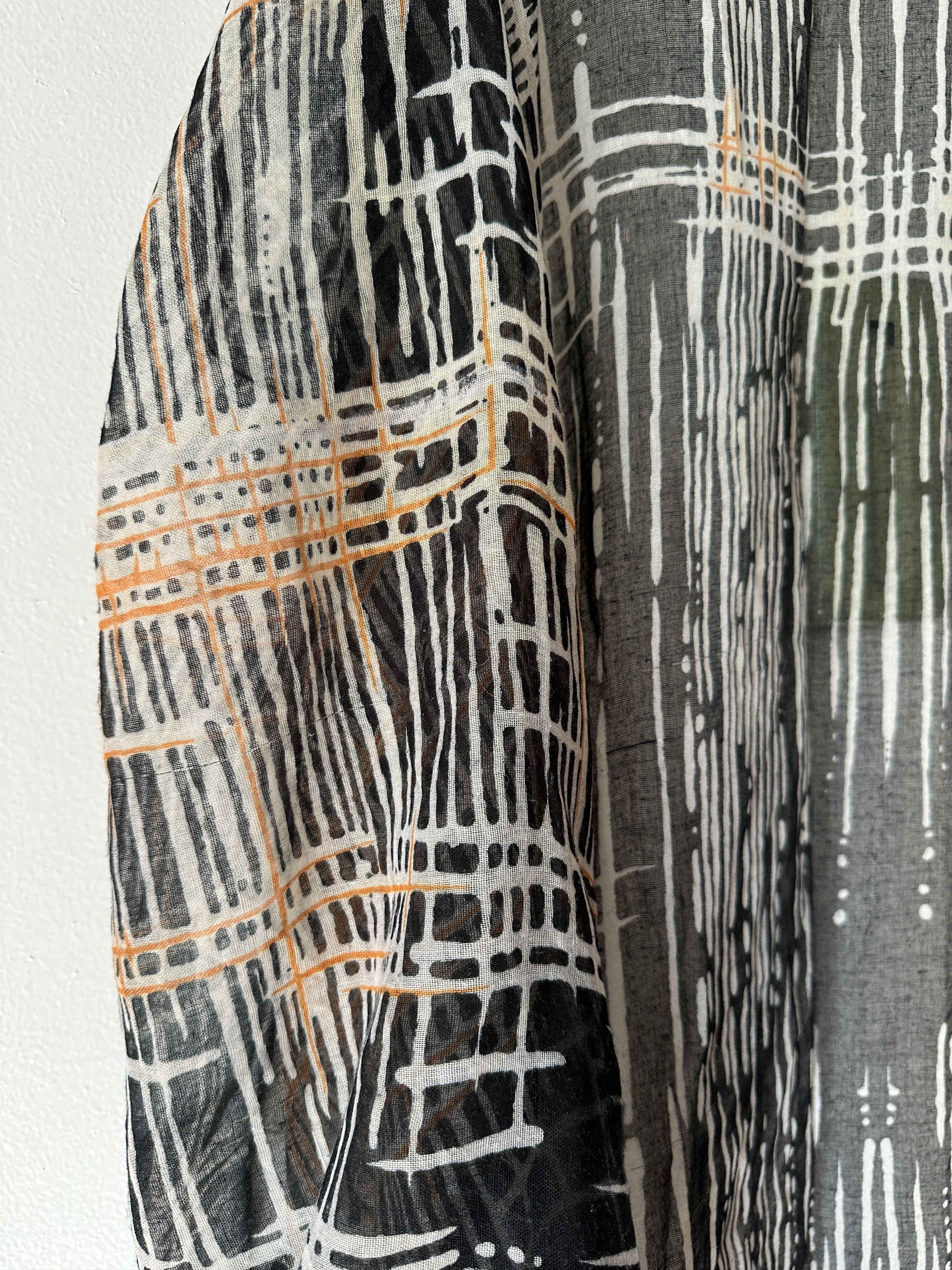 Karmaloop Beautiful patterned scarf/wrap - 74" x 50" 100% polyester Size ONE SIZE - 2 Thumbnail
