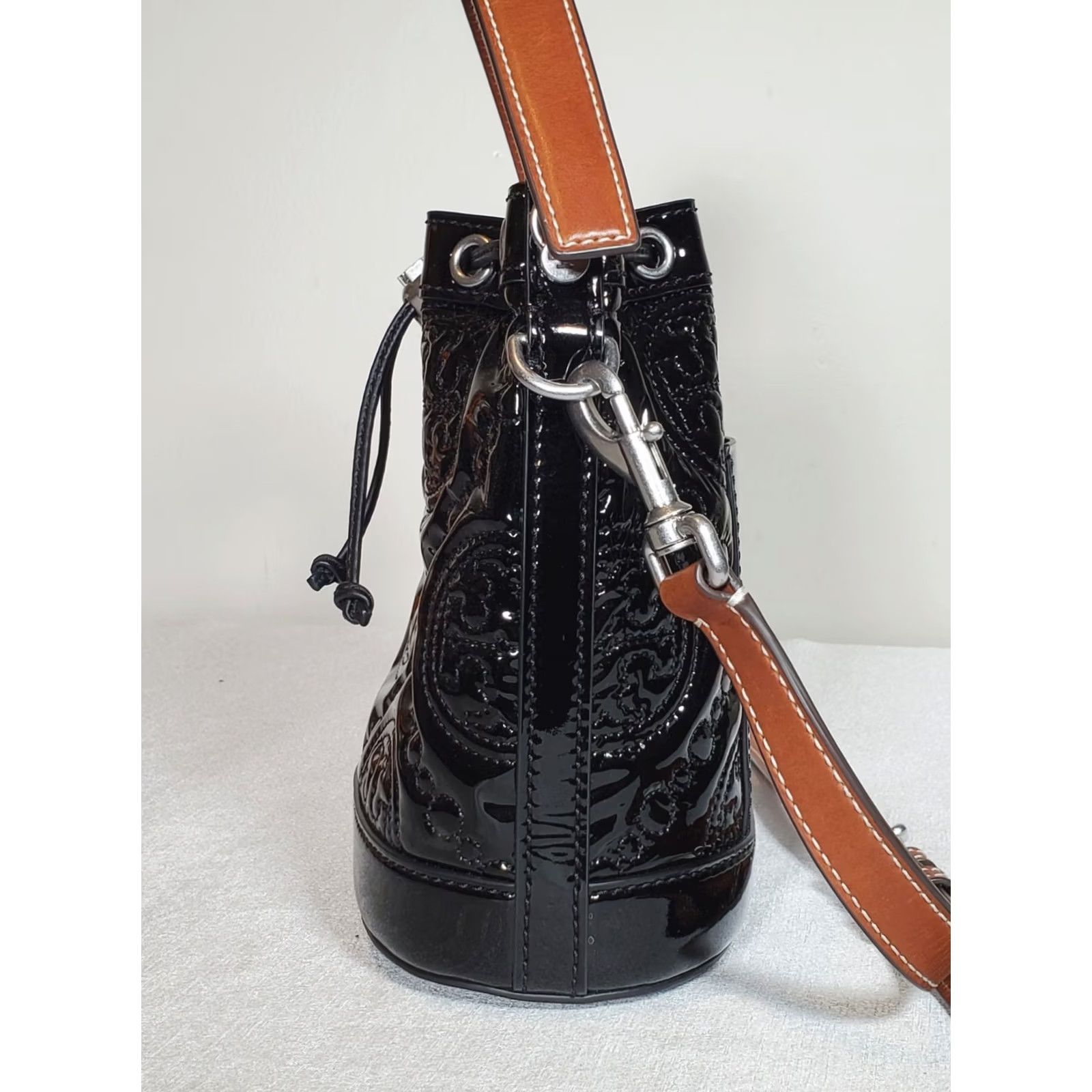 Tory Burch Tory Burch Bag Bucket Bag Crossbody Small Black Monogram Embroidered Patent Leather Size ONE SIZE - 4 Thumbnail